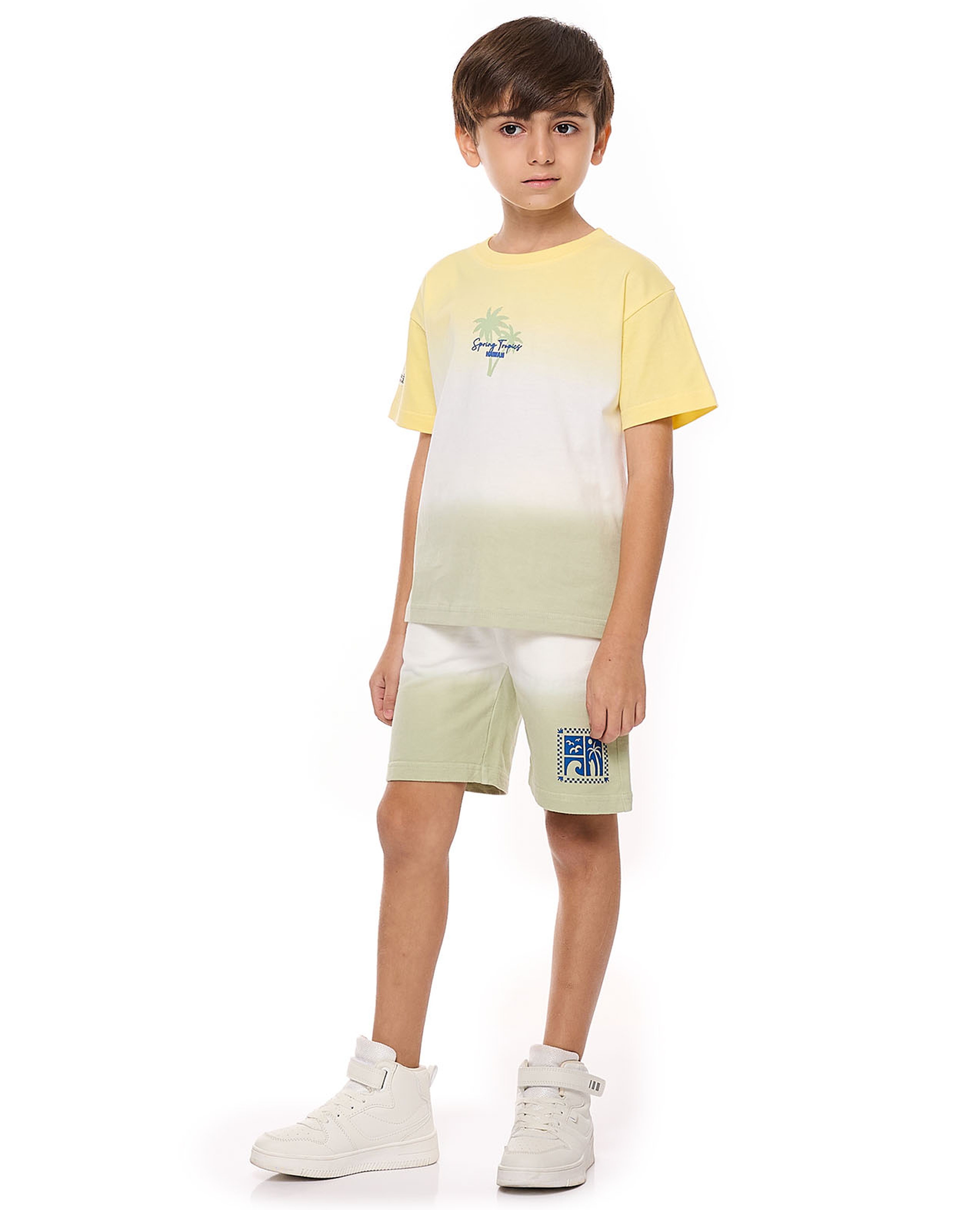 شورت برمودا برباط على الخصر وألوان متناسقة