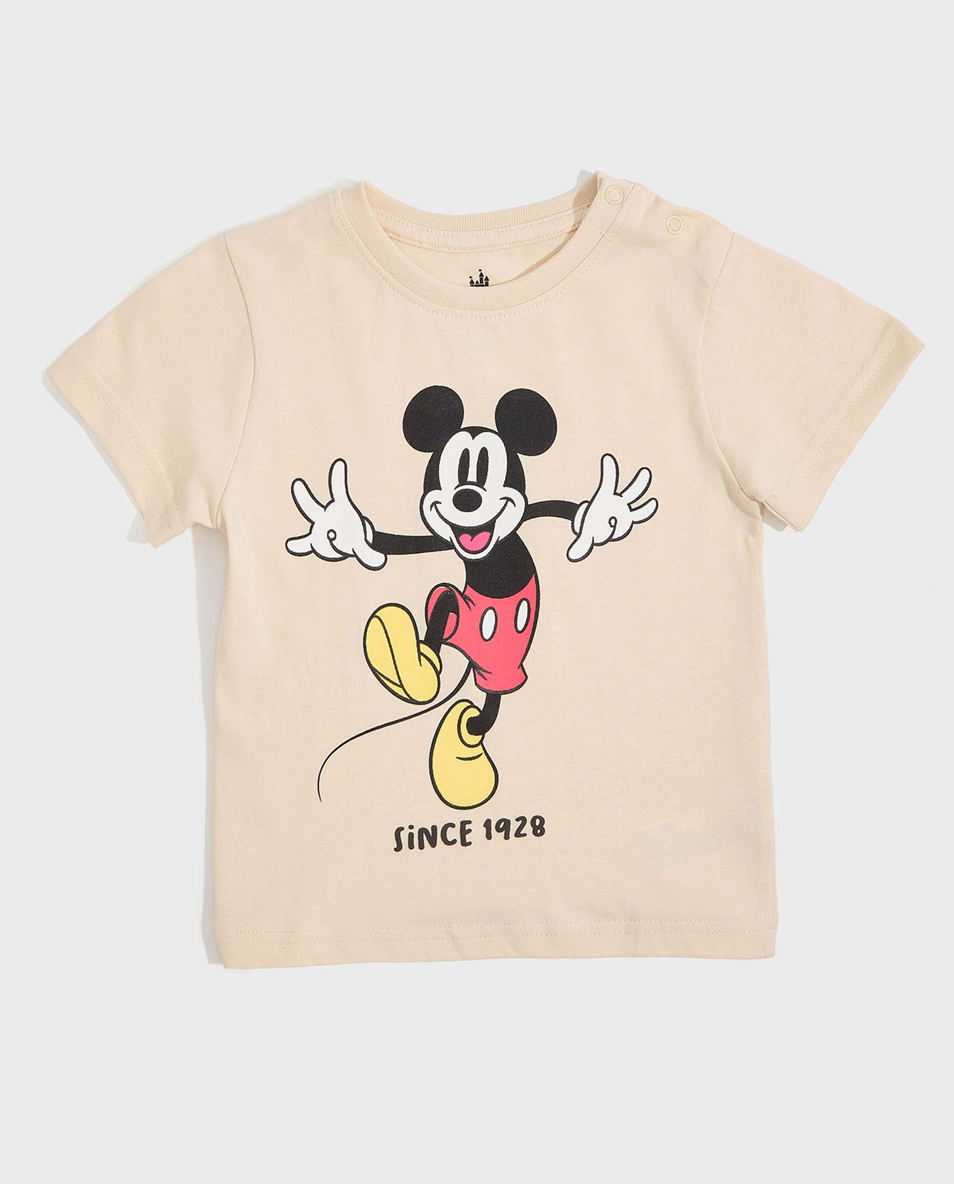 تيشيرت بأكمام قصيرة وبرقبة مستديرة