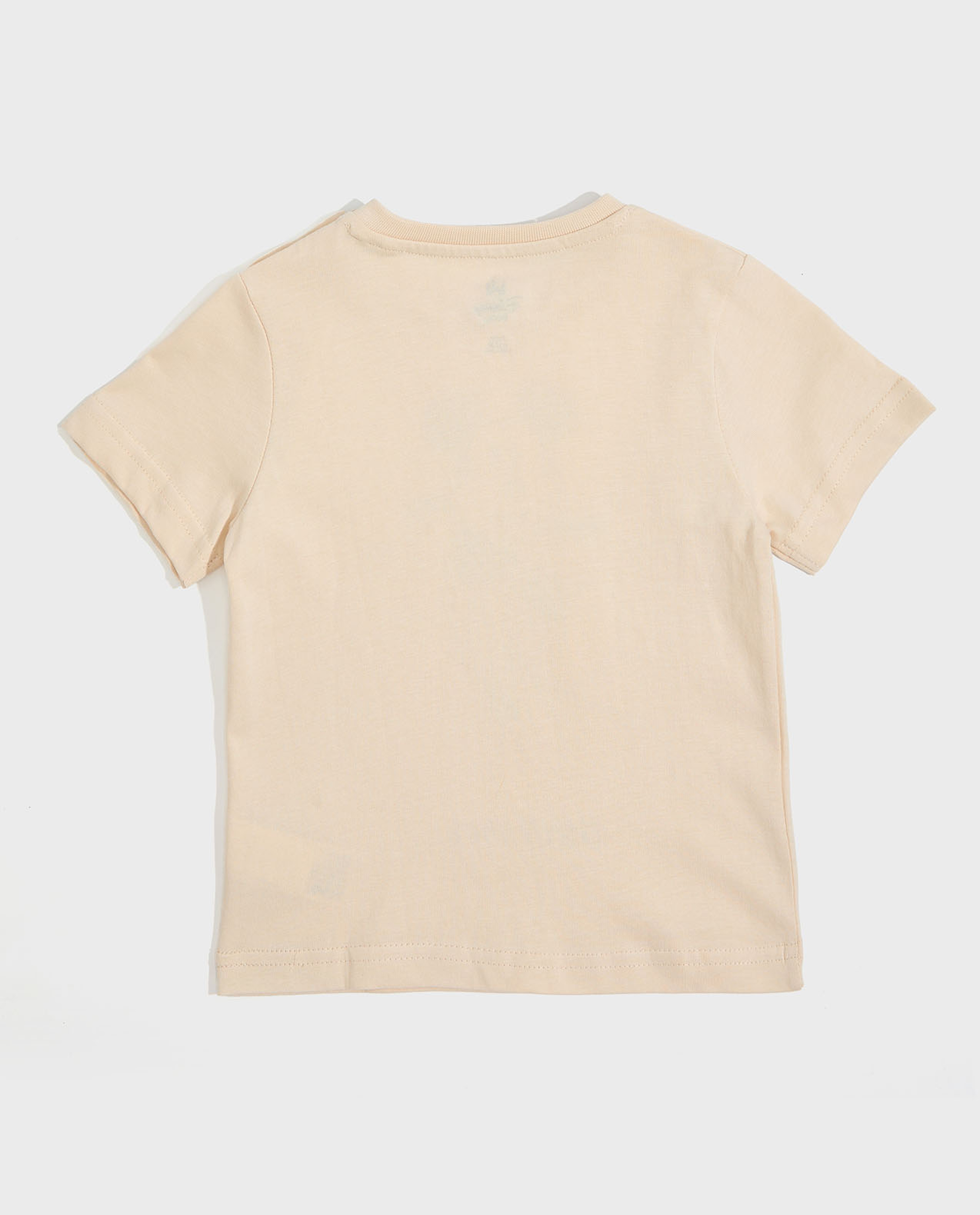 تيشيرت بأكمام قصيرة وبرقبة مستديرة