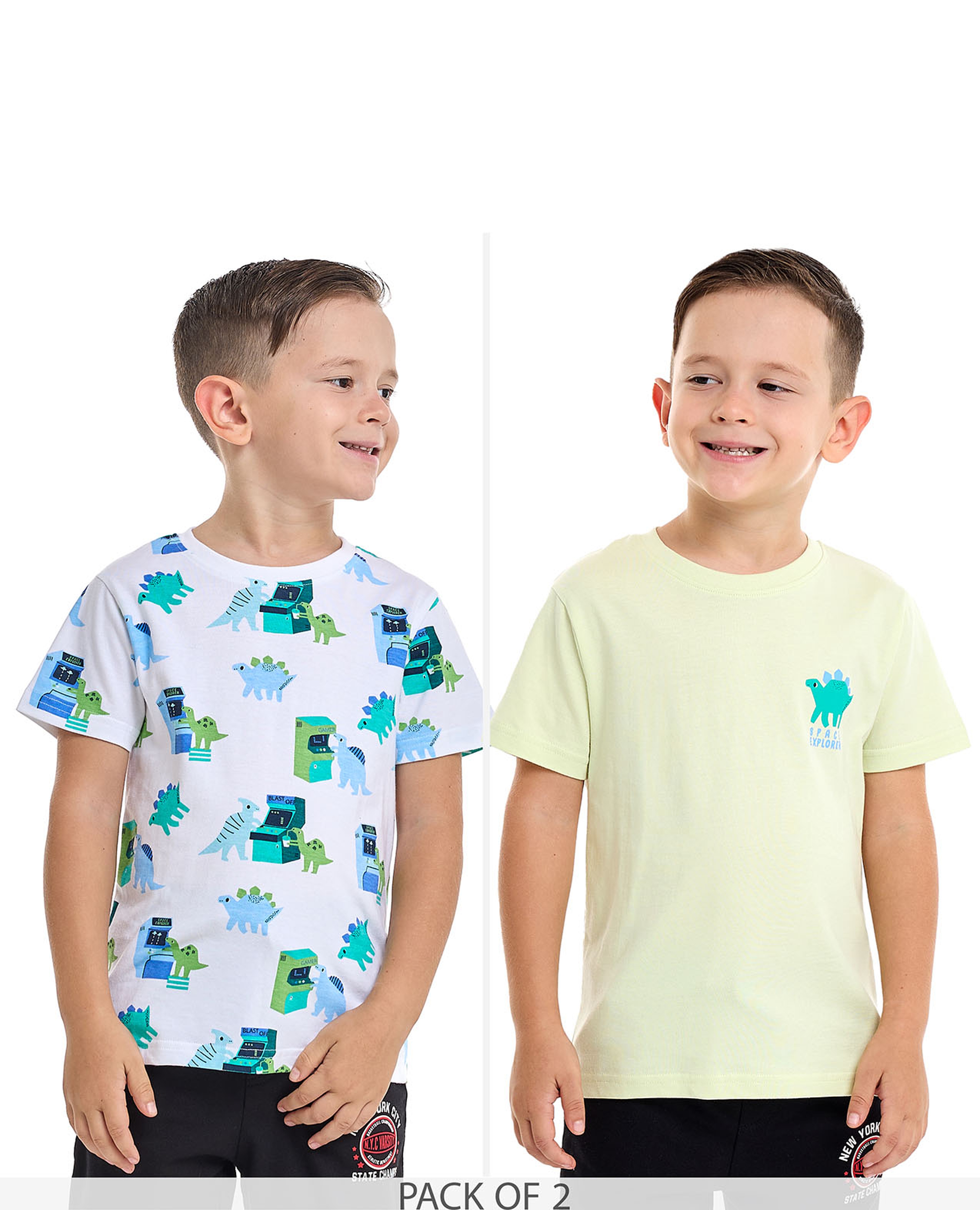 تيشيرت بطبعة بياقة مستديرة وأكمام قصيرة