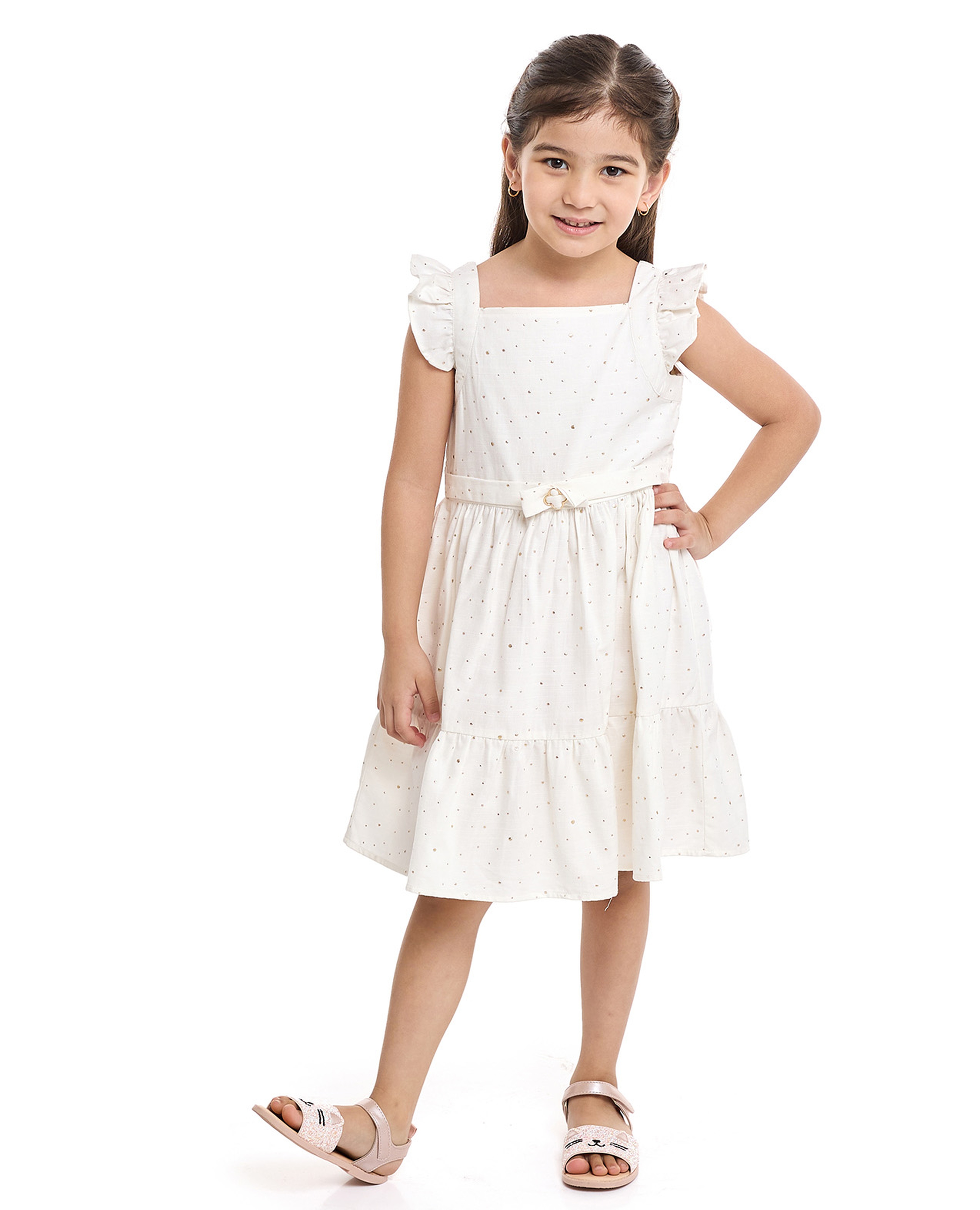 فستان مطرز بأكمام مكشكشة