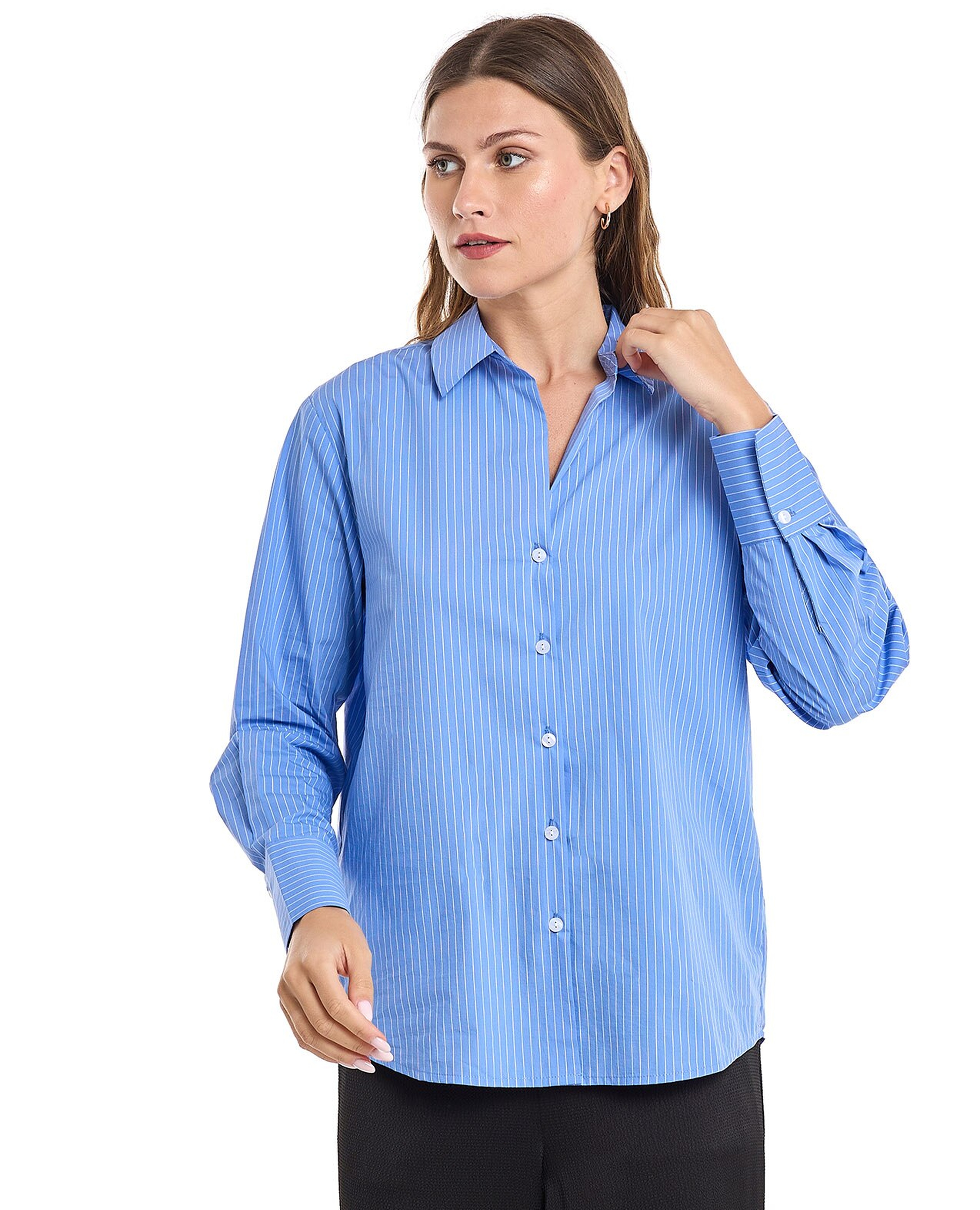 قميص مخطط بياقة كلاسيكية وأكمام طويلة