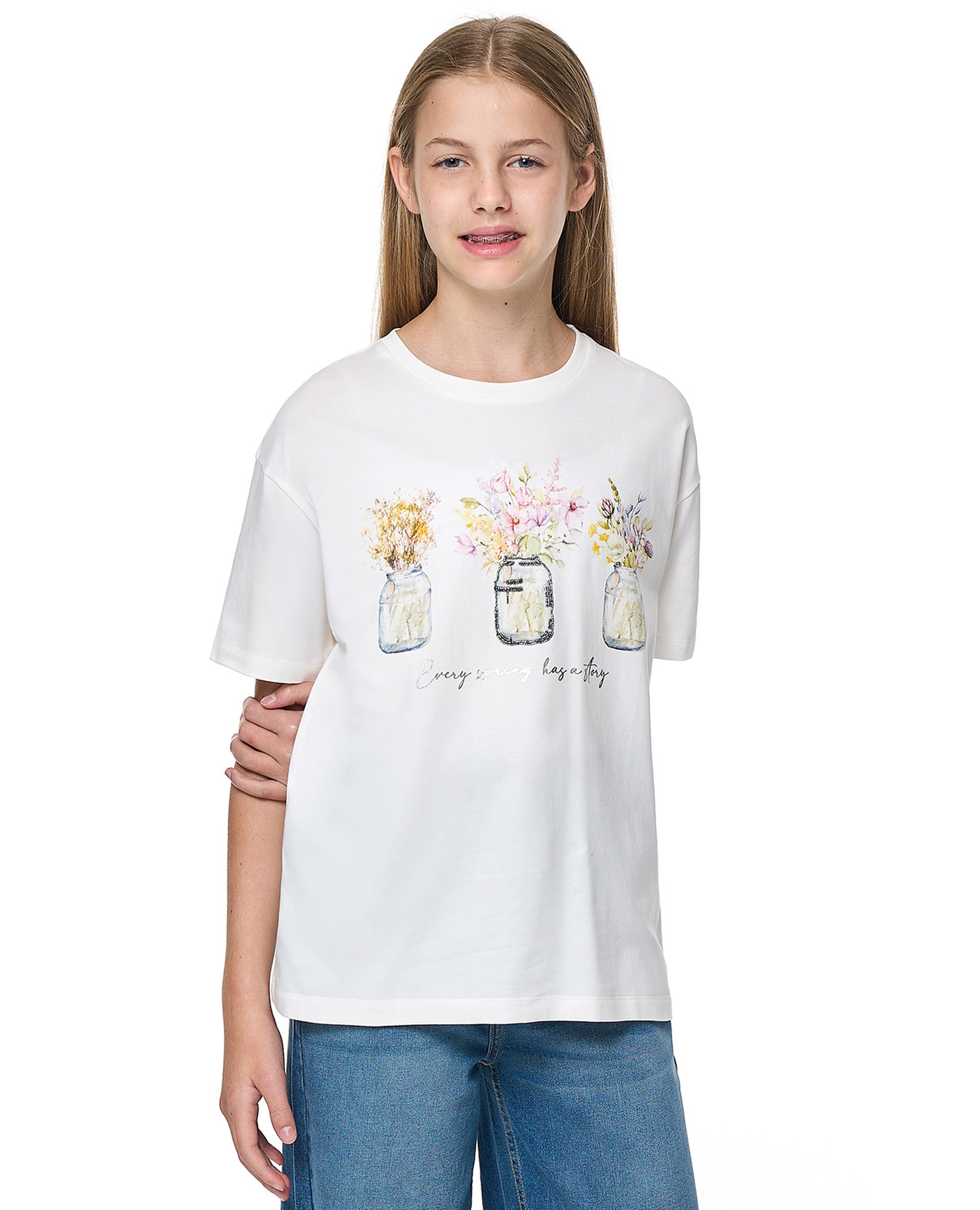 تيشيرت بطبعة جرافيكية بياقة مستديرة وأكمام قصيرة