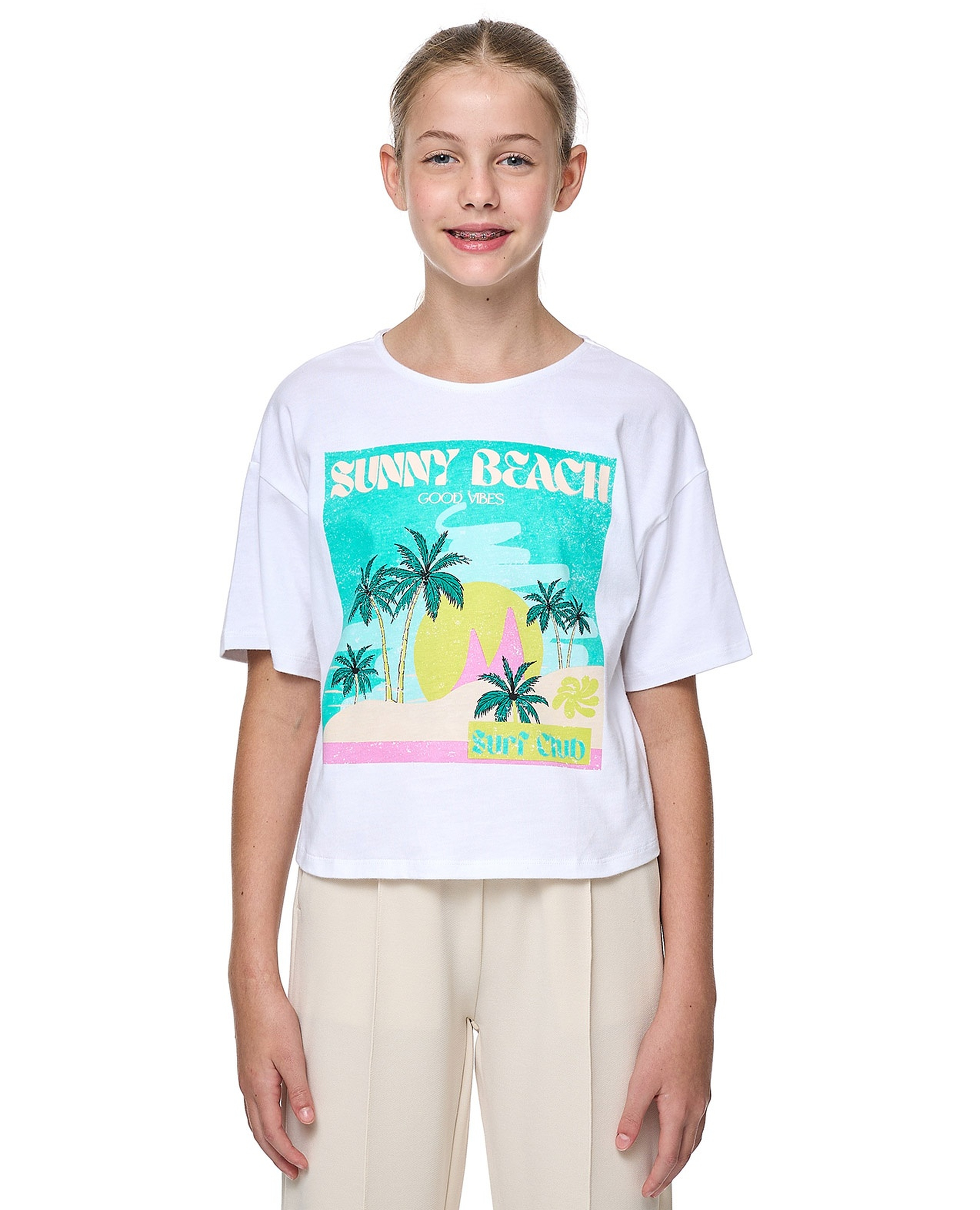 تيشيرت مزخرف بياقة مستديرة وأكمام قصيرة