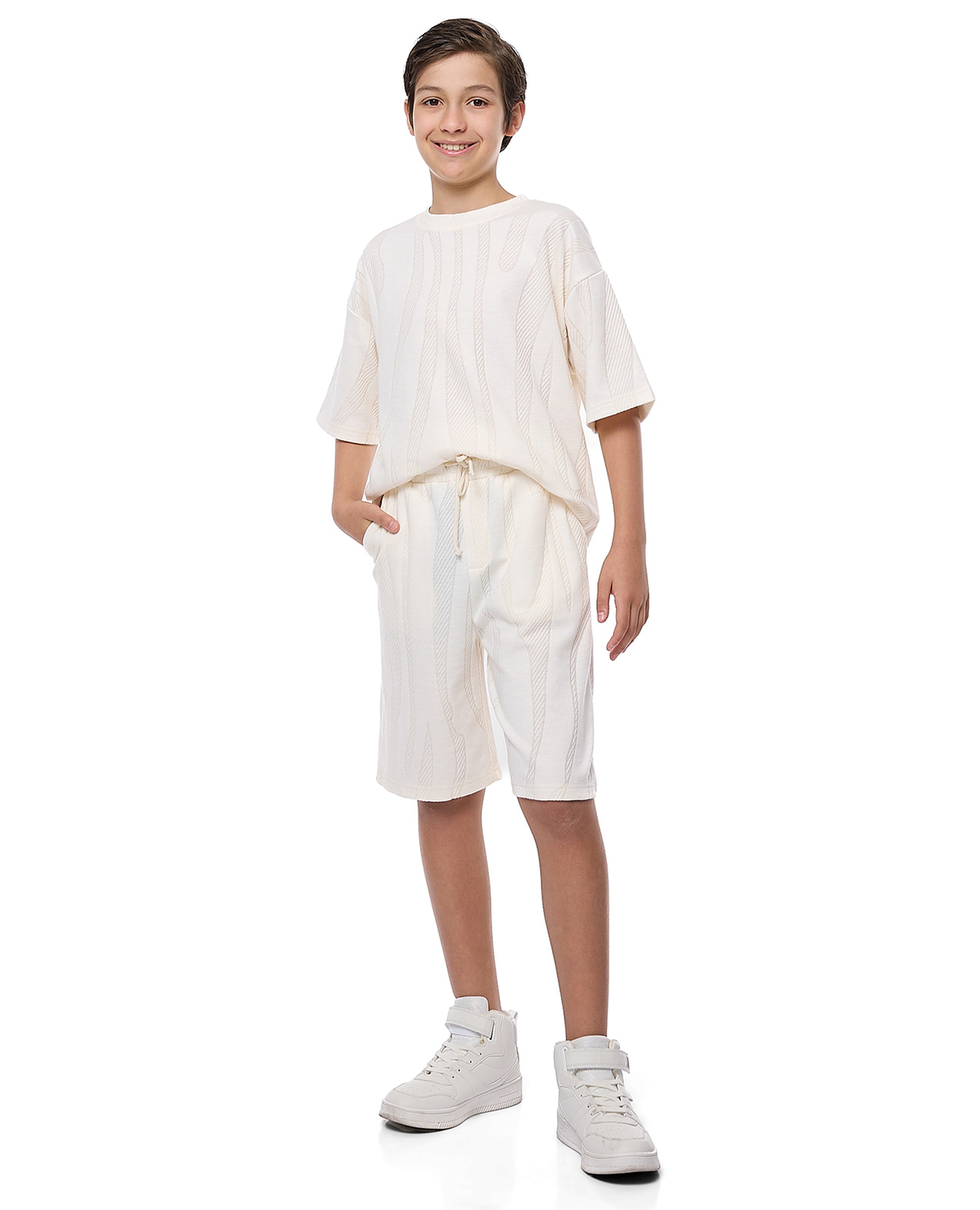 طقم تيشيرت وشورت بنقشة ذاتية