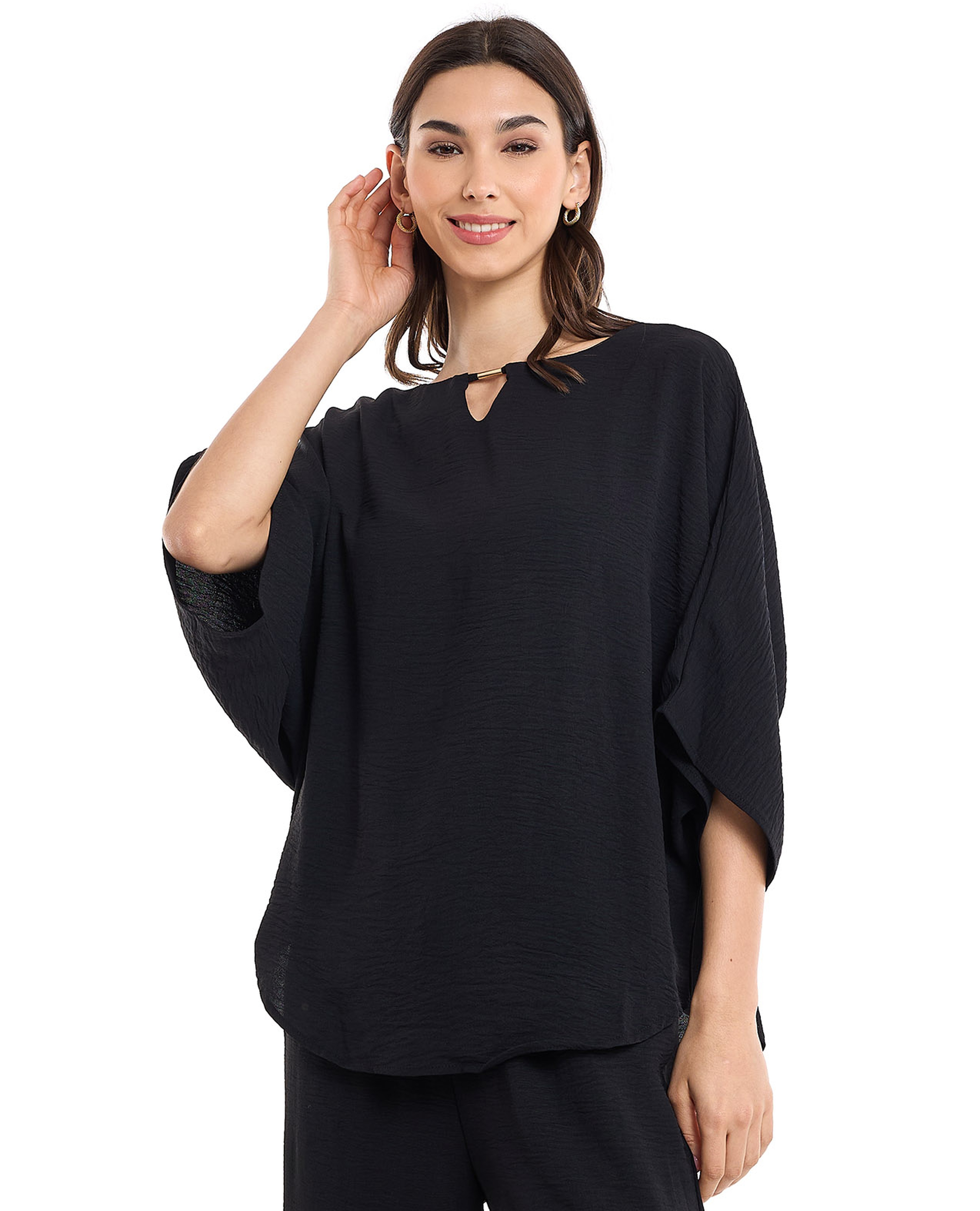 توب سادة بياقة مفتوحة وأكمام كيمونو