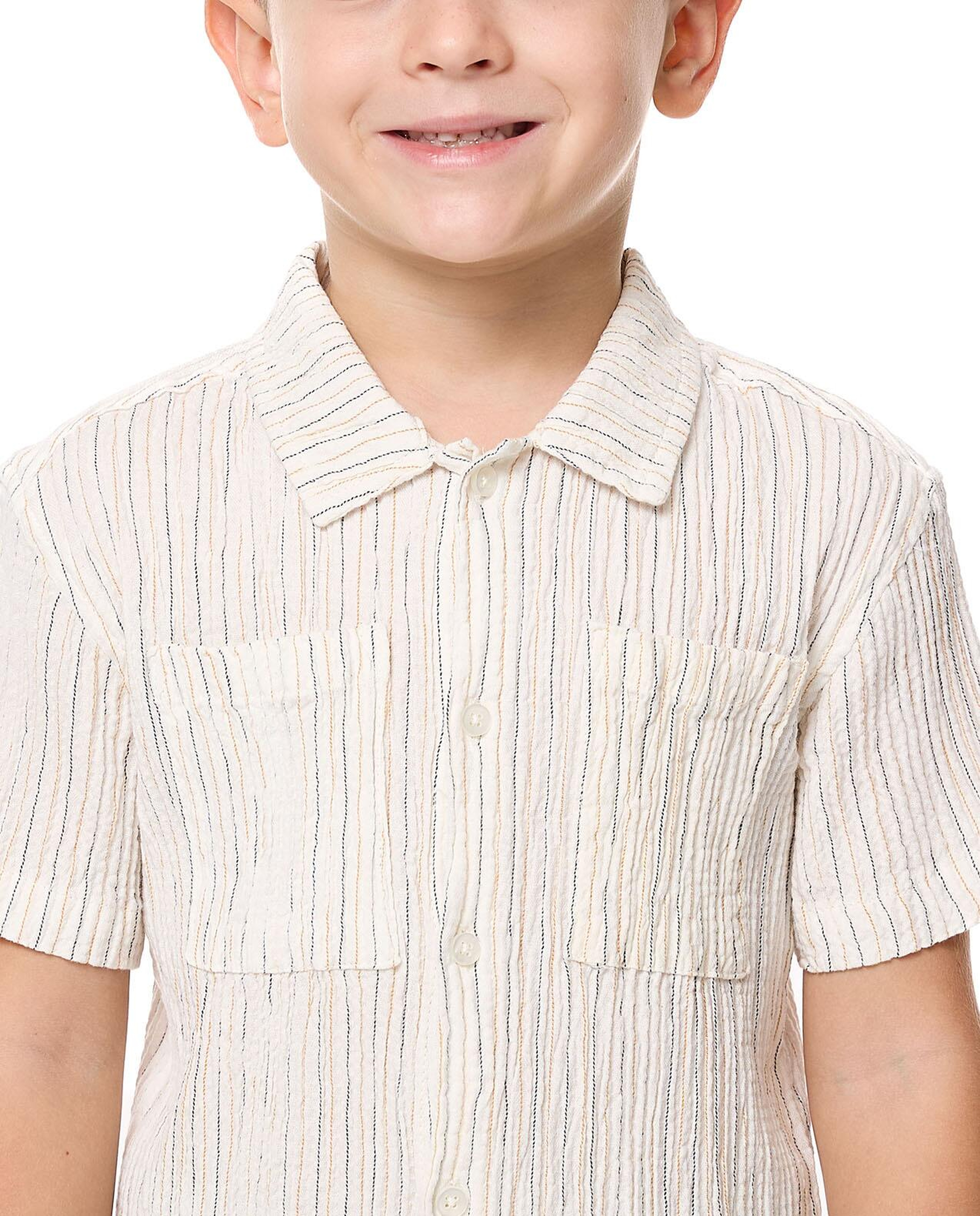 Solid Shirt with Classic Collar and Short Sleeves