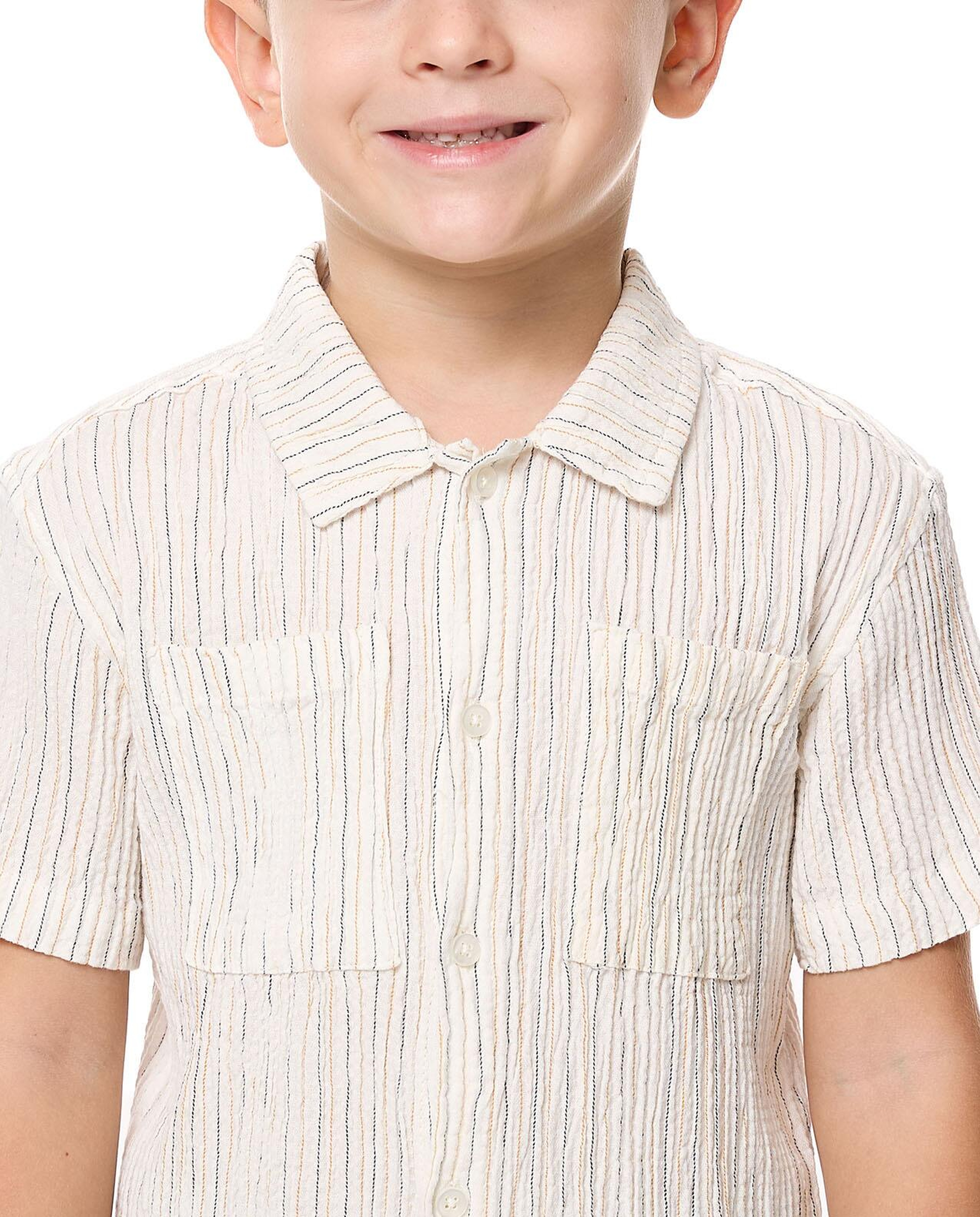 Solid Shirt with Classic Collar and Short Sleeves