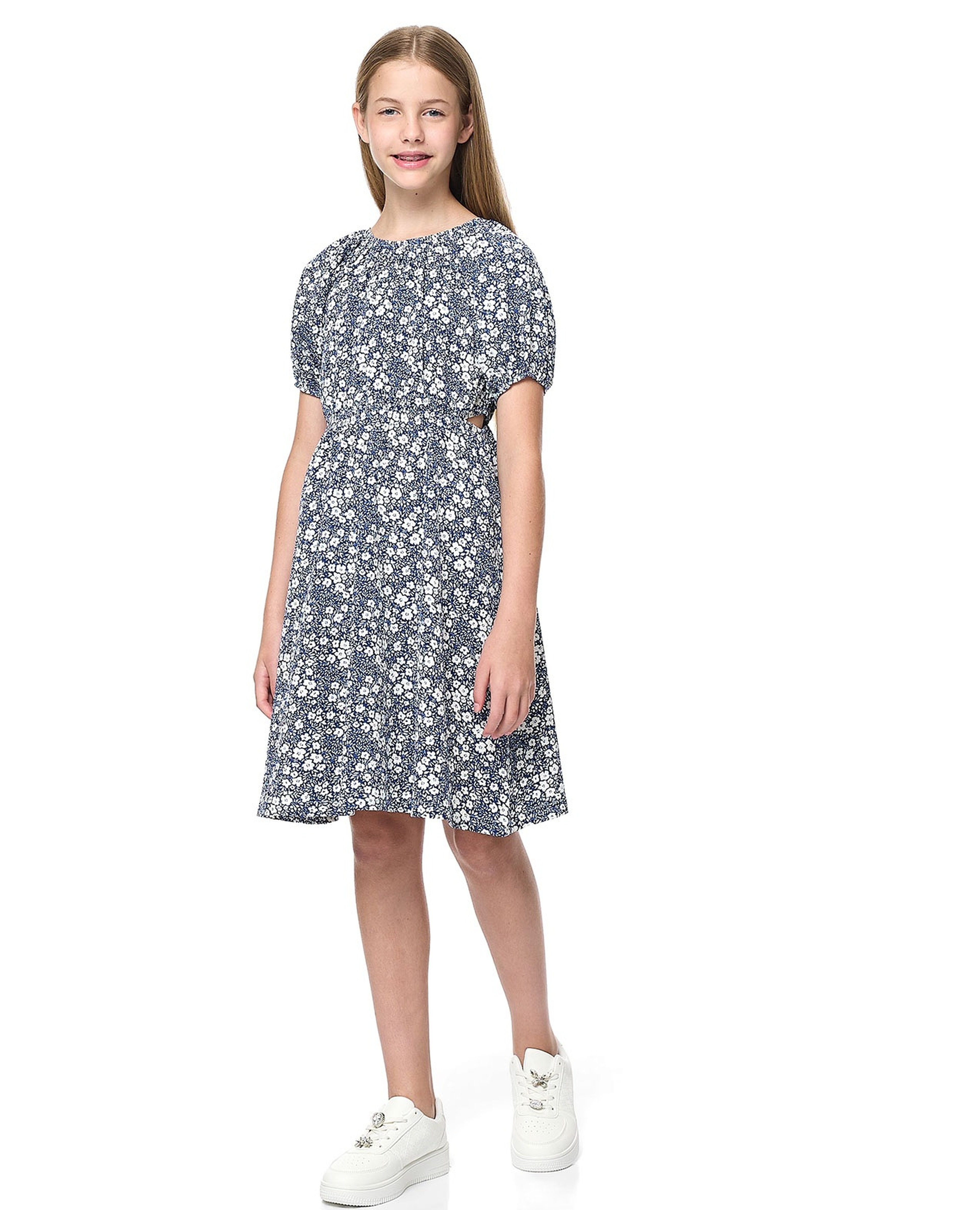 فستان واسع بنقشة أزهار وأكمام منتفخة