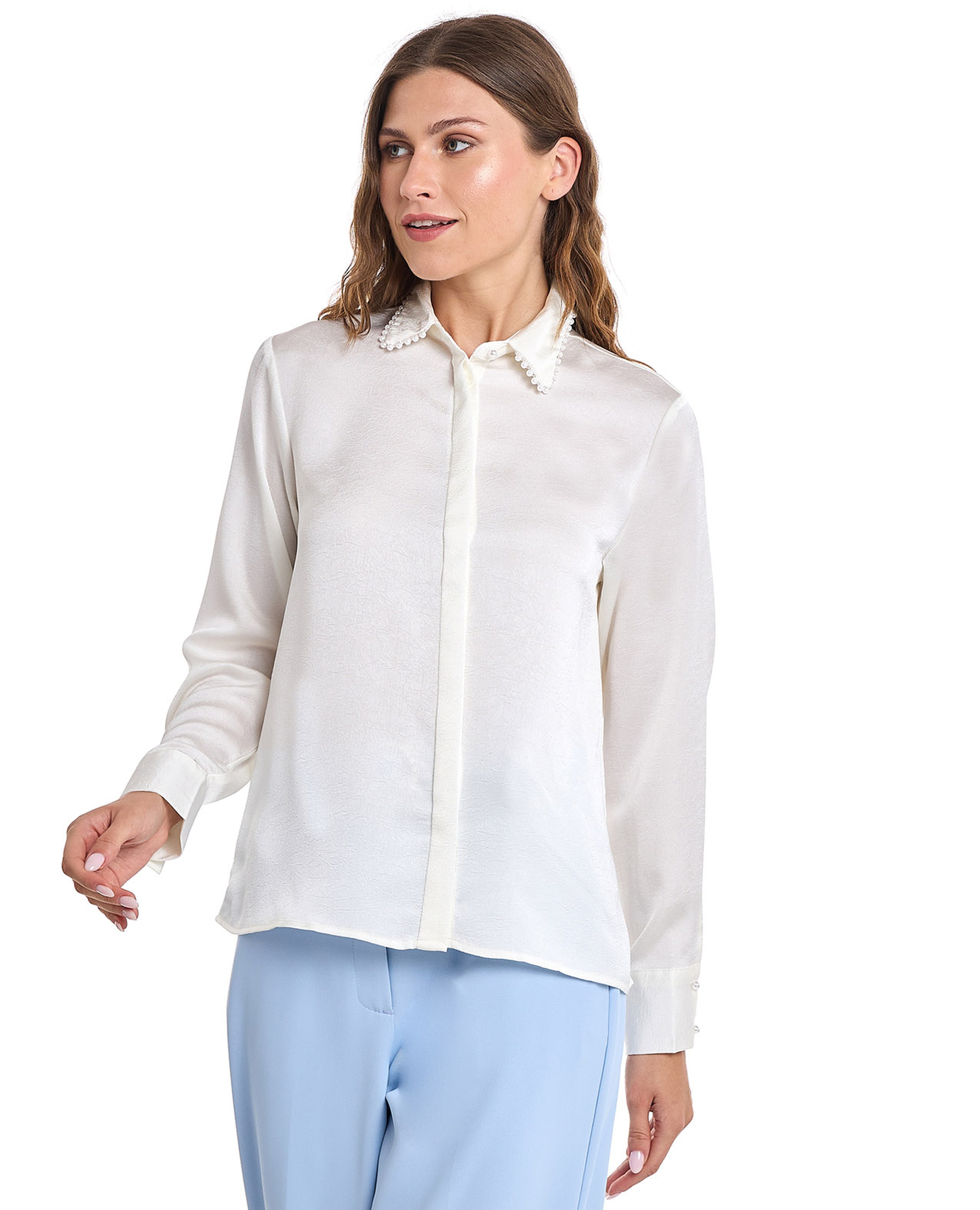 قميص سادة بياقة كلاسيكية وأكمام طويلة