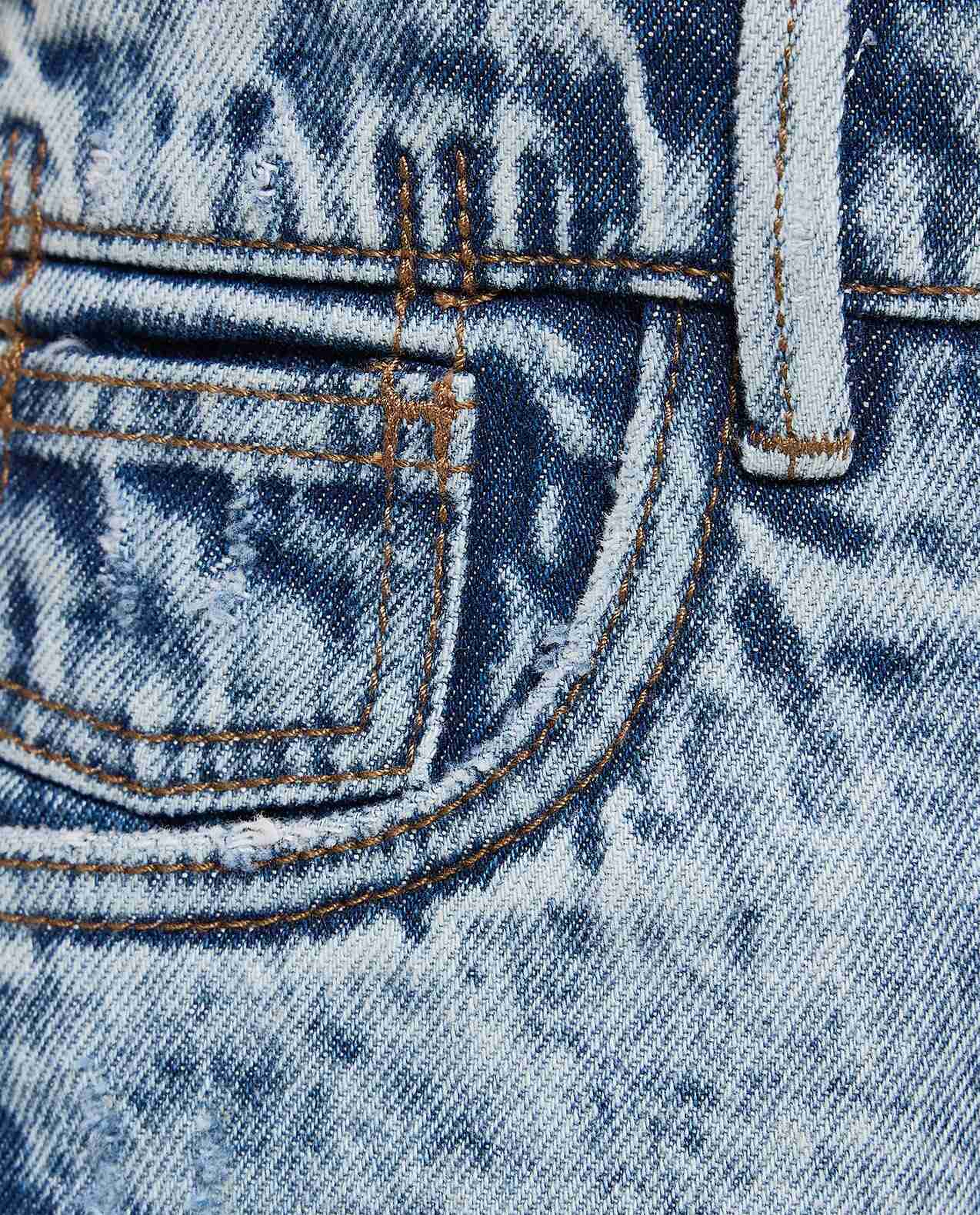 شورت جينز بأزرار