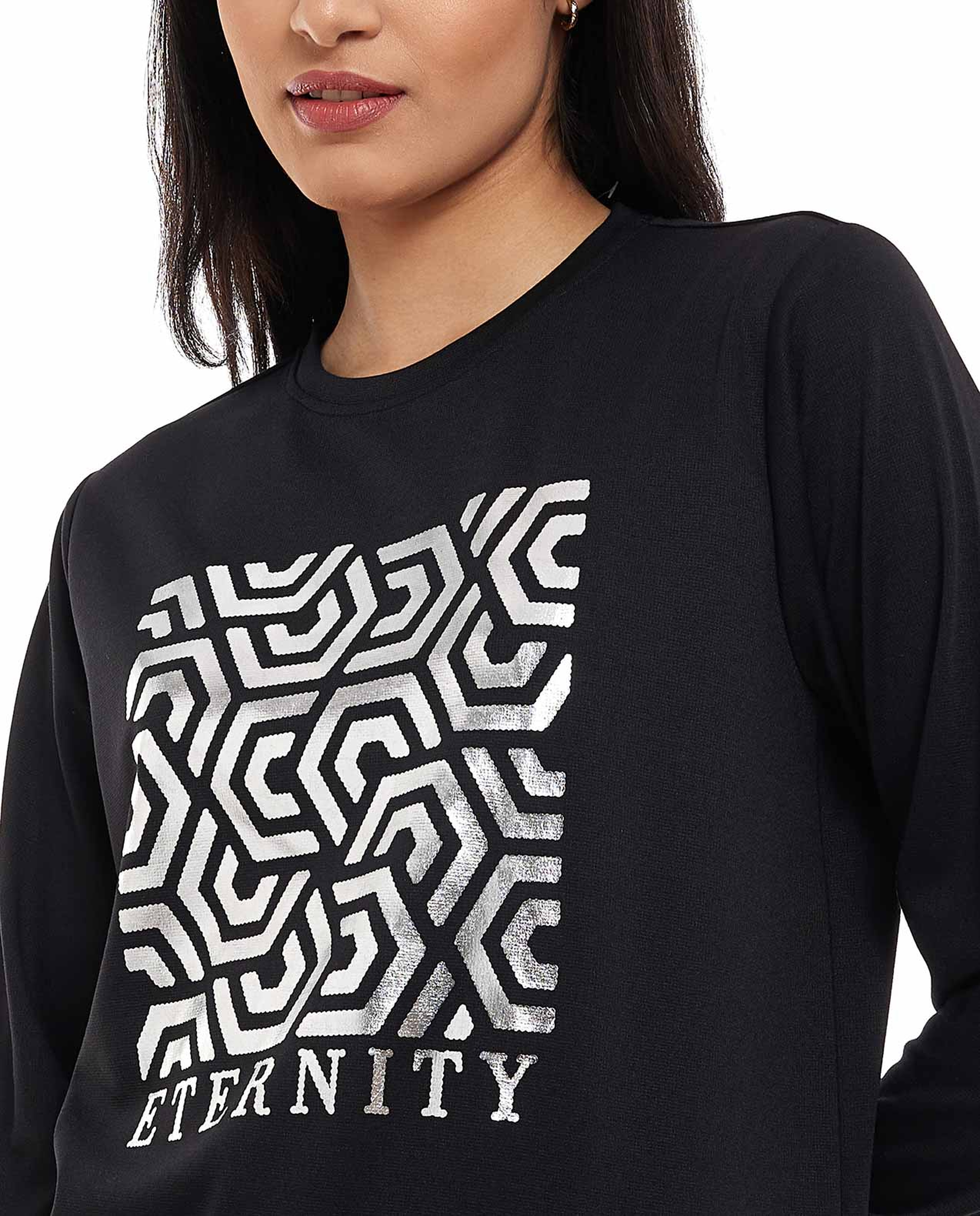 سويتشيرت برقبة دائرية وأكمام طويلة بطبعة