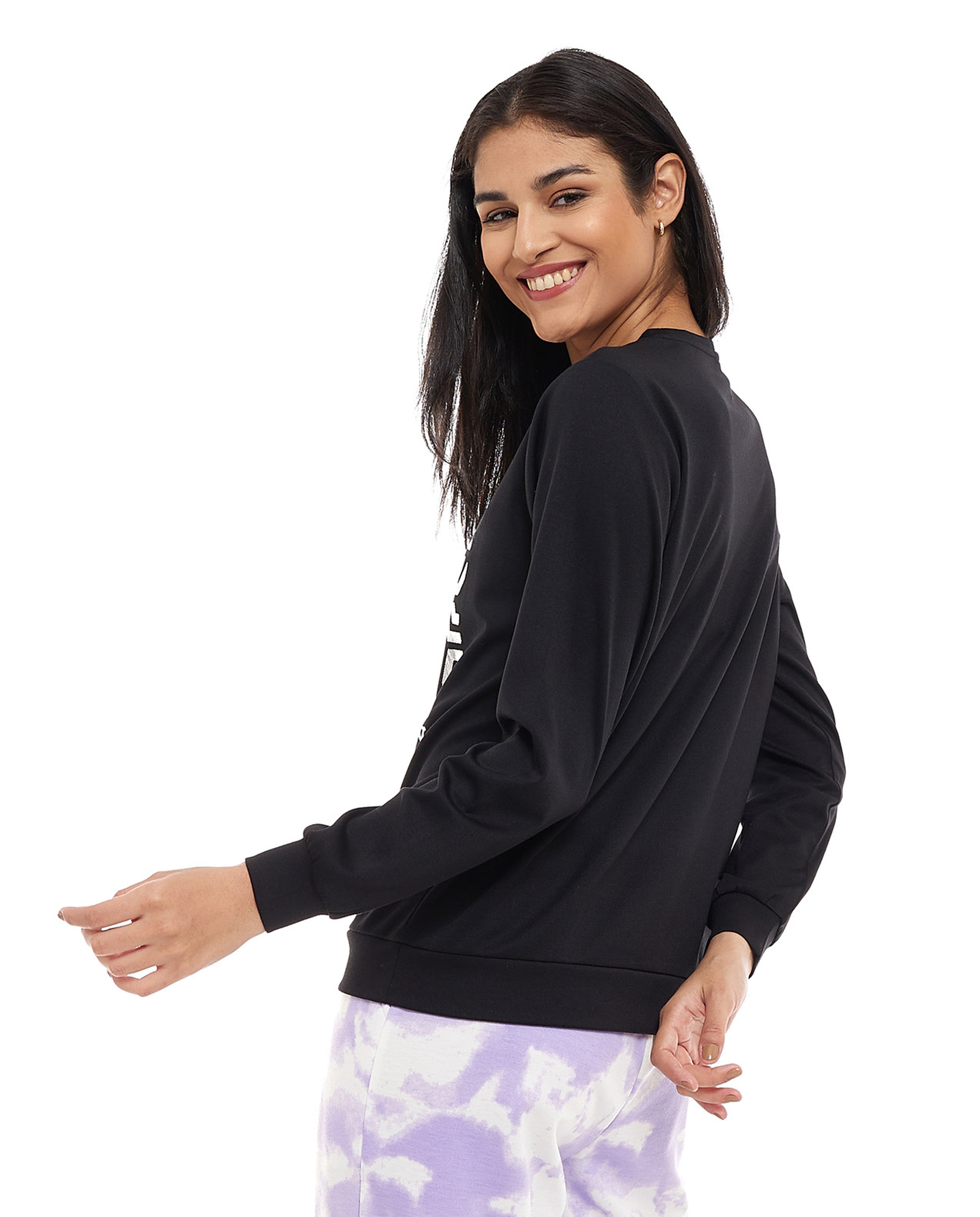 سويتشيرت برقبة دائرية وأكمام طويلة بطبعة