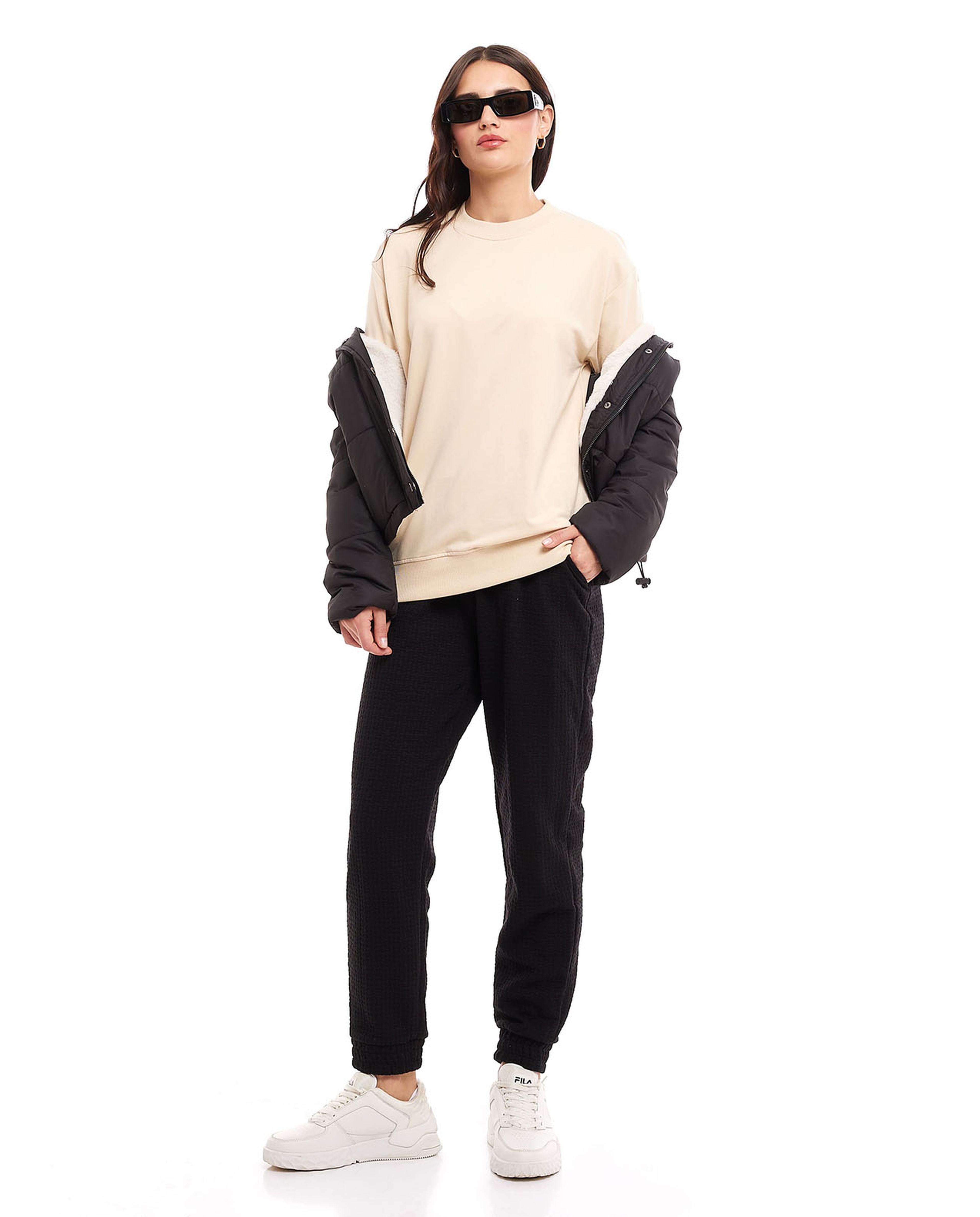 سويتشيرت سادة برقبة دائرية وأكمام طويلة