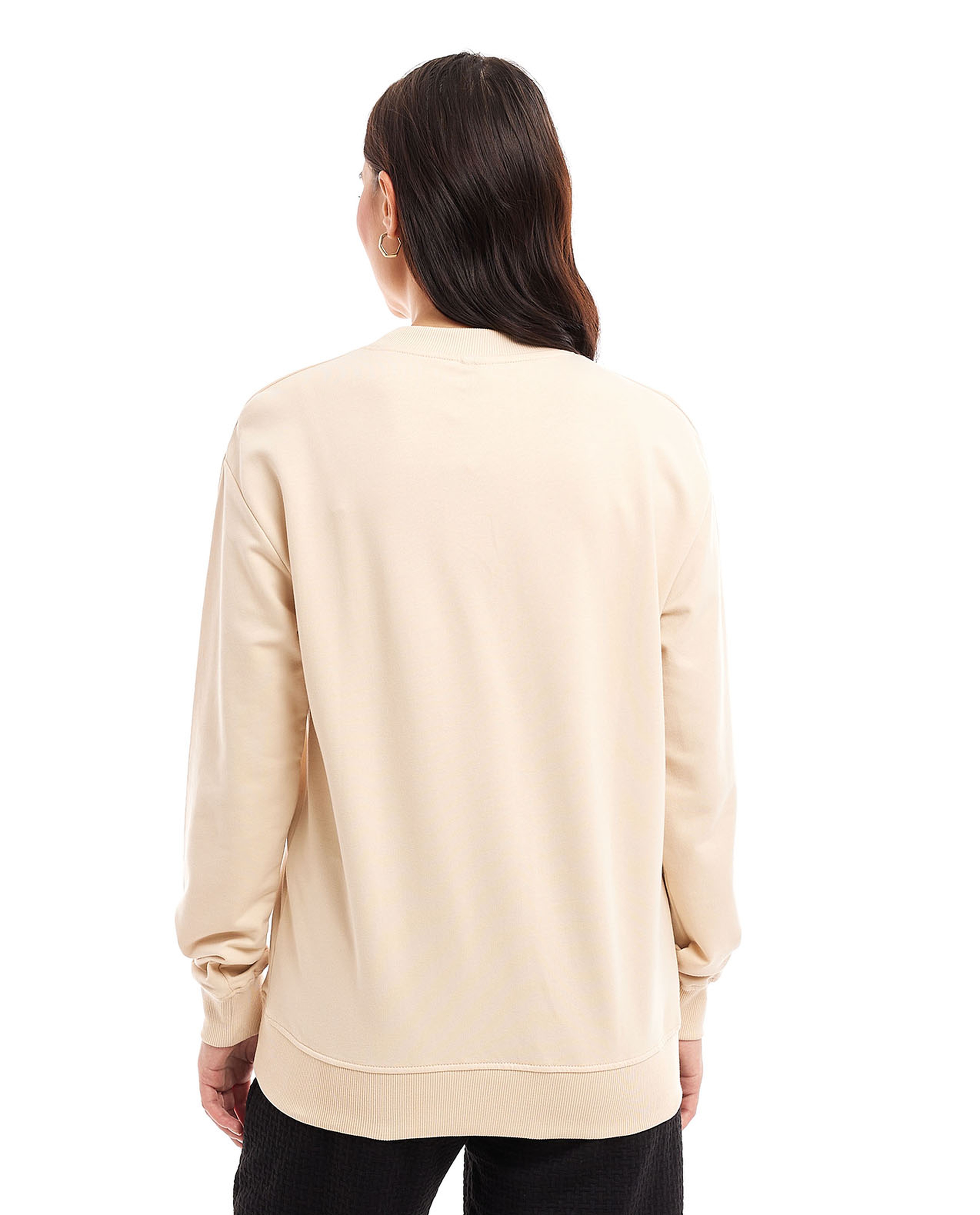 سويتشيرت سادة برقبة دائرية وأكمام طويلة