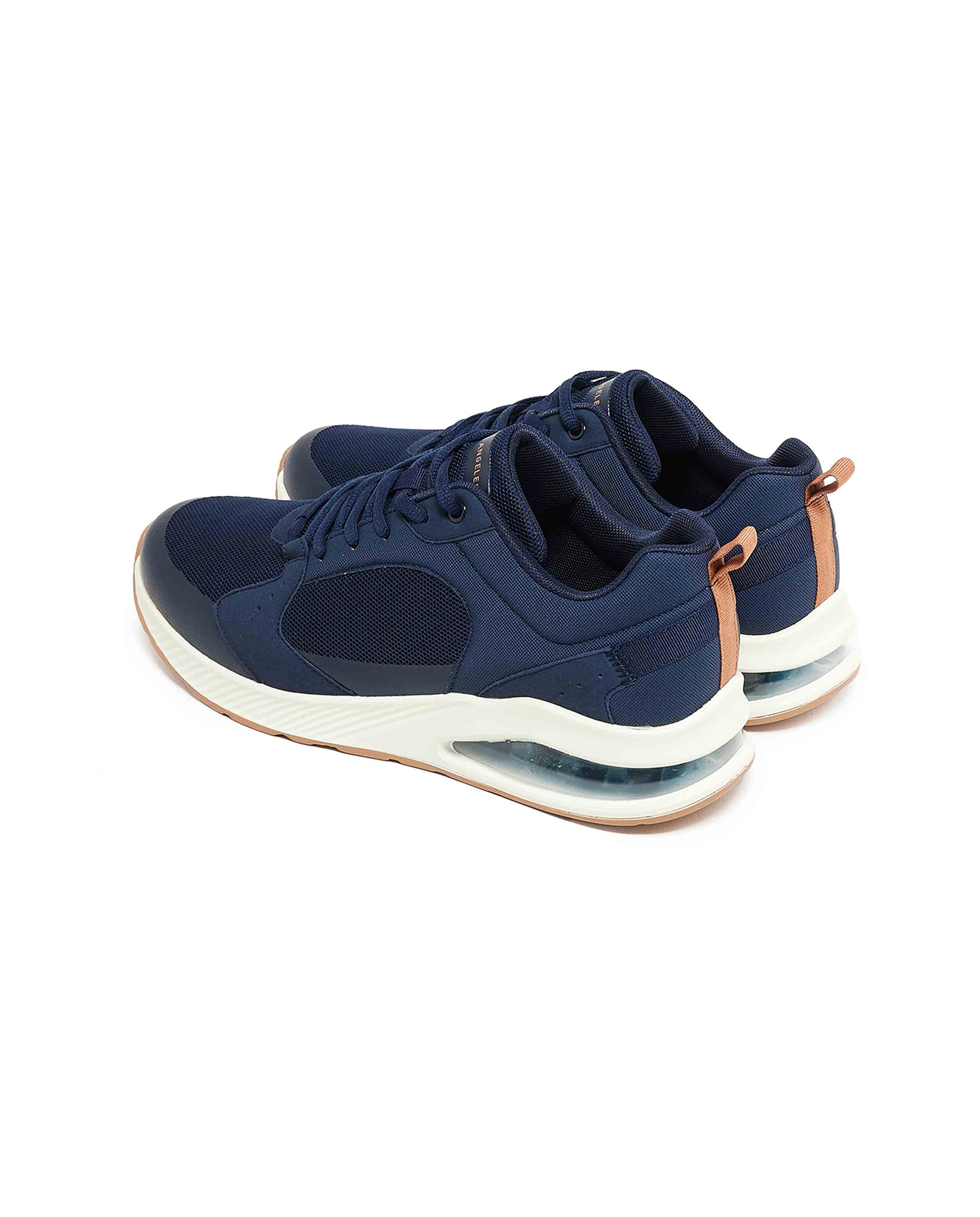 حذاء برباط وشبكة