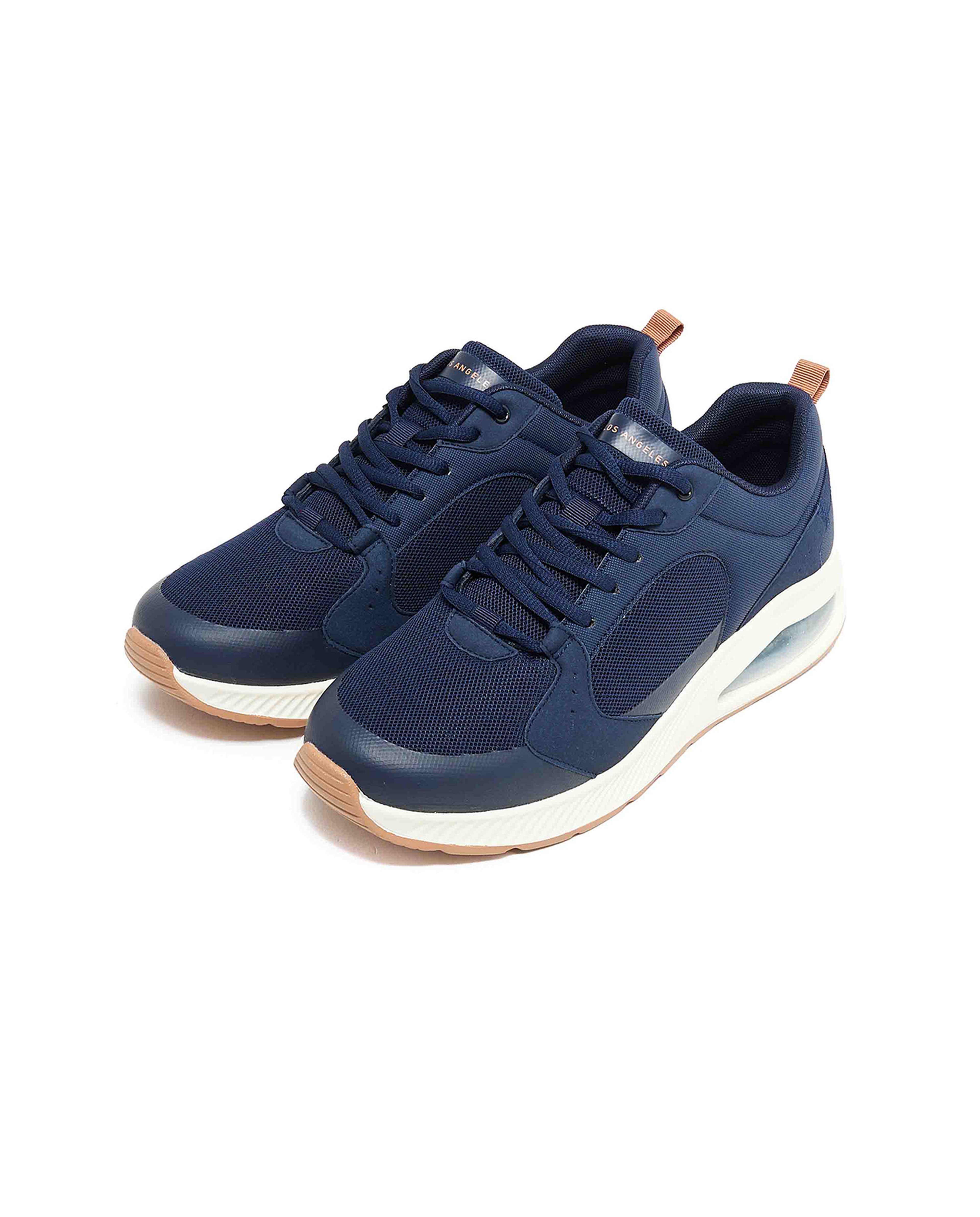 حذاء برباط وشبكة