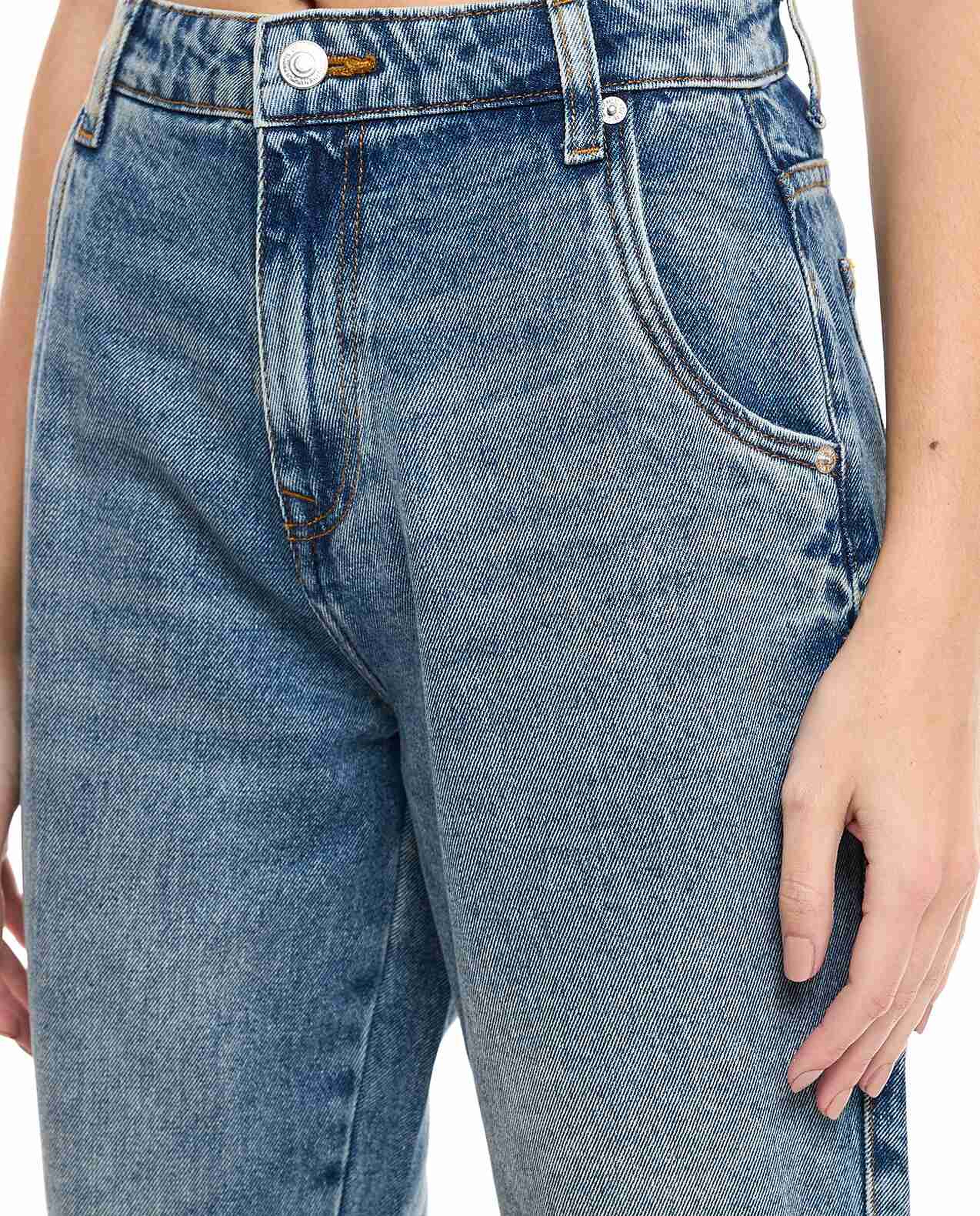 Faded Carrot Fit Jeans with Button Closure
