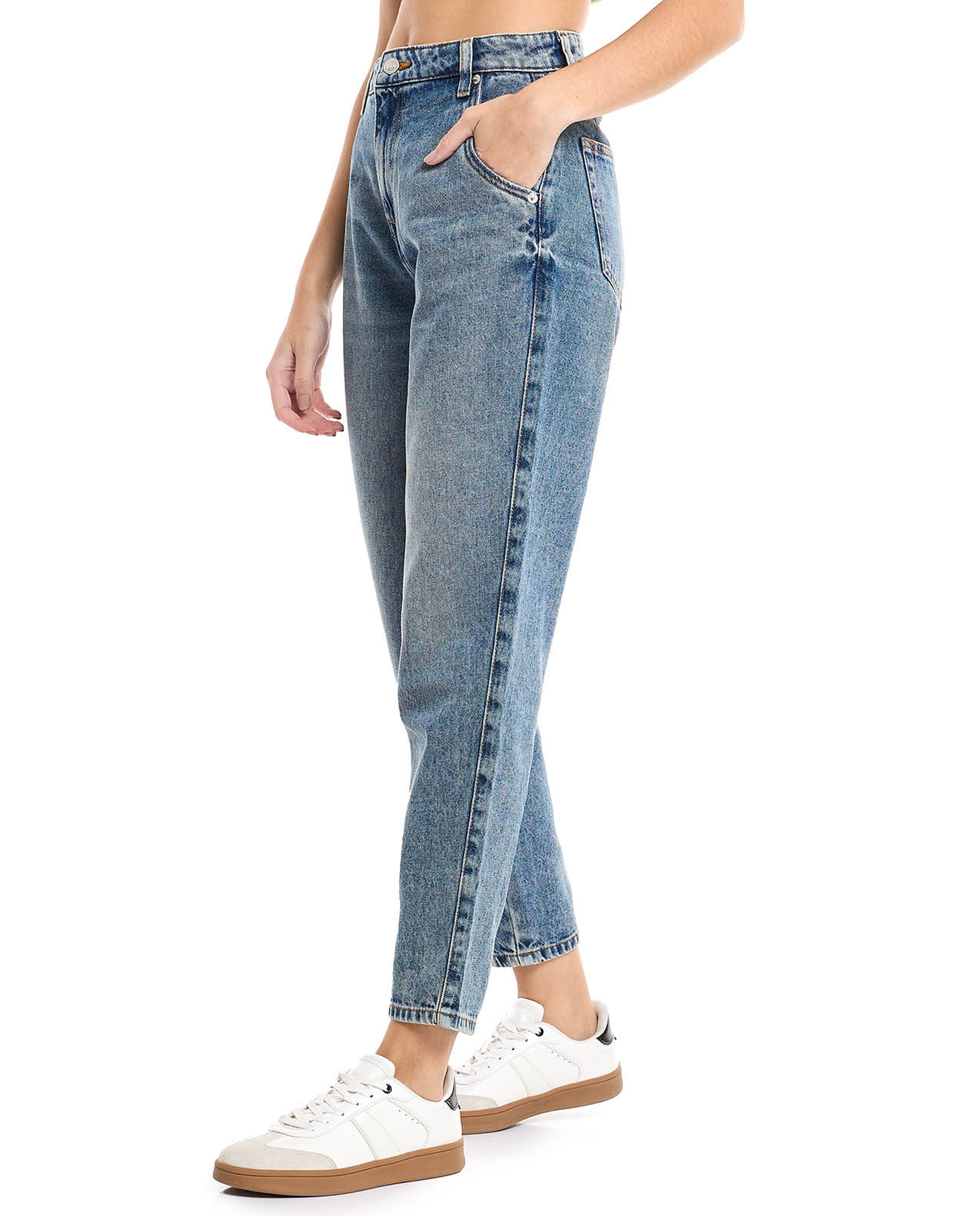 Faded Carrot Fit Jeans with Button Closure