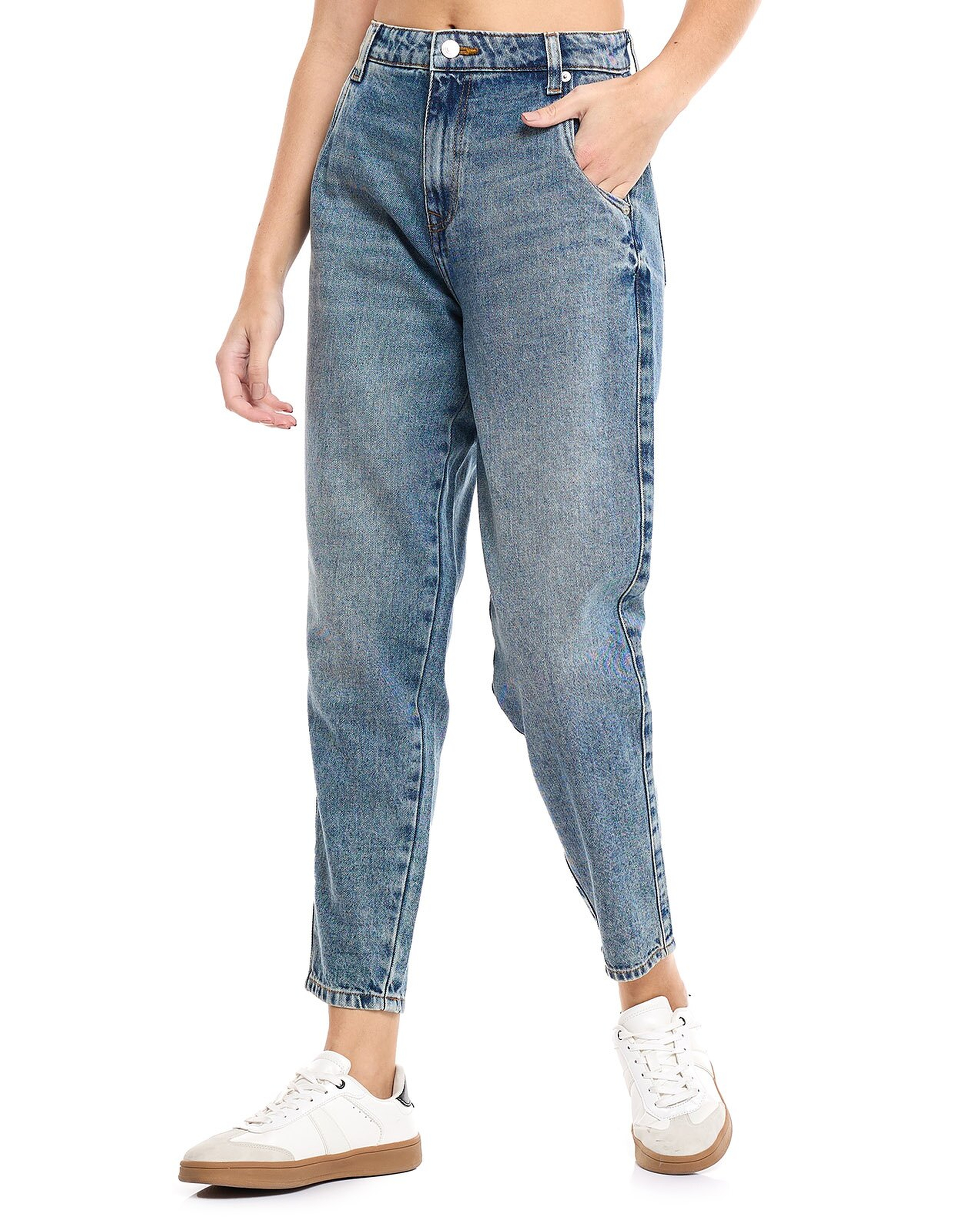 Faded Carrot Fit Jeans with Button Closure