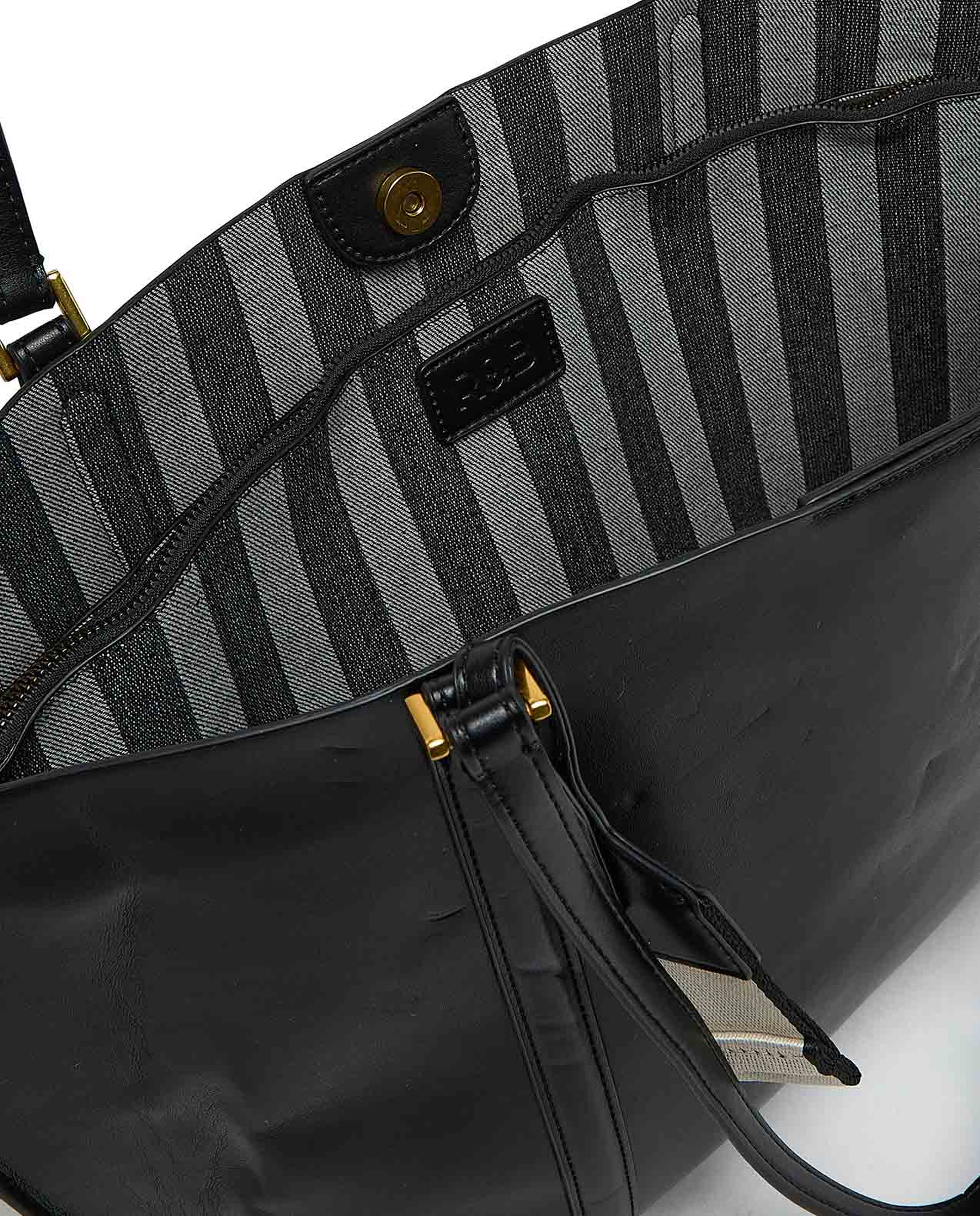 حقيبة توت بنقشة