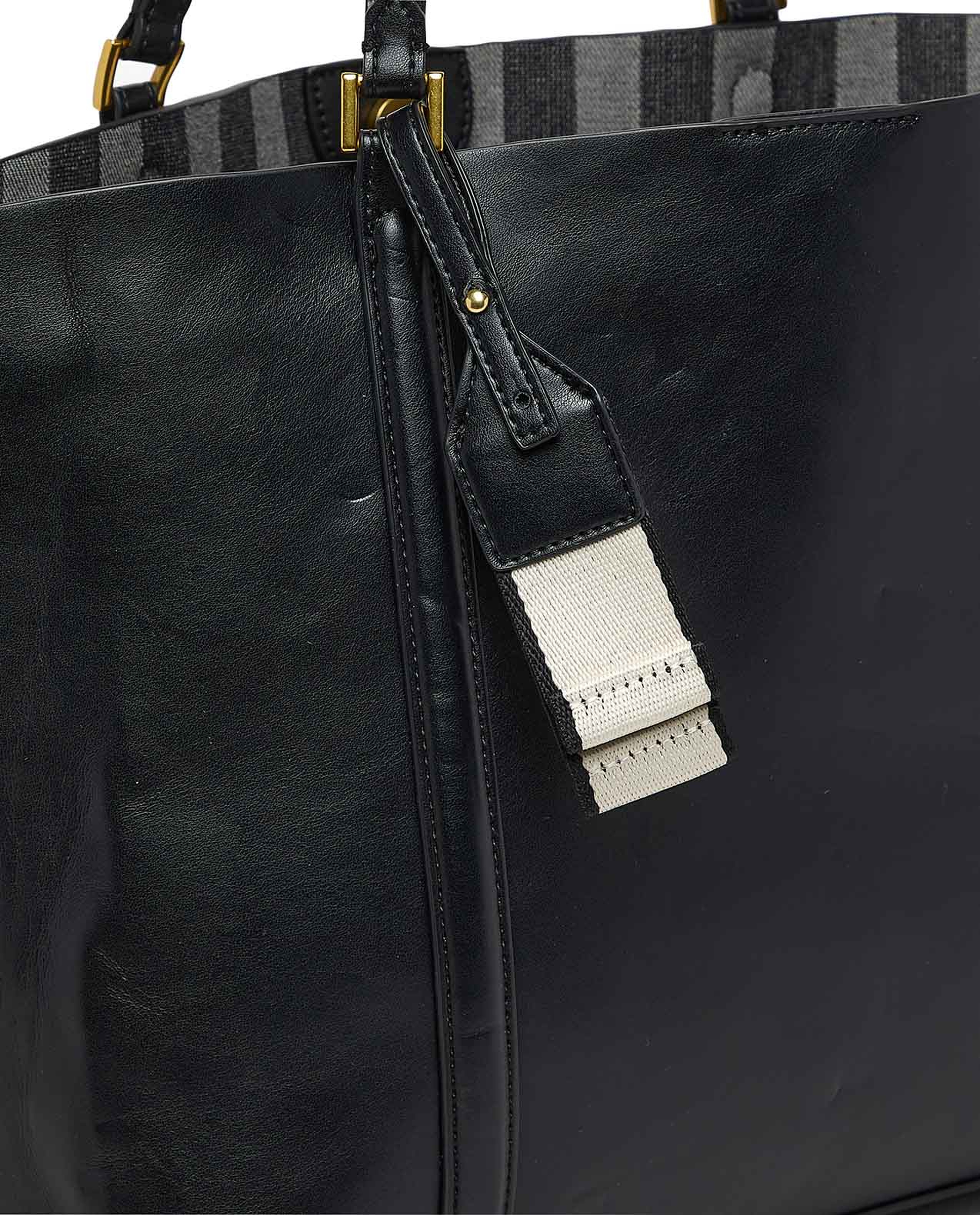 حقيبة توت بنقشة