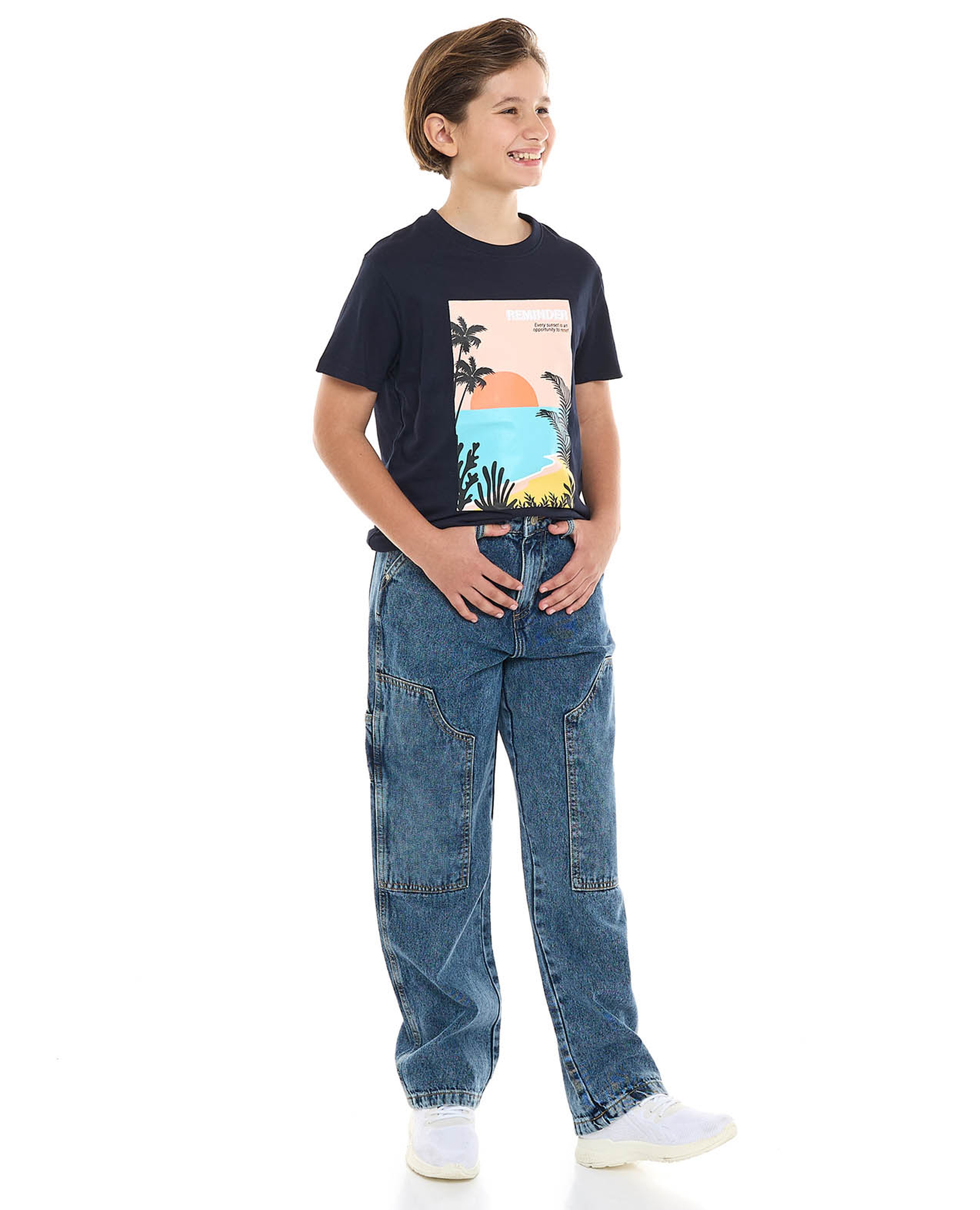 جينز بقصة واسعة بأزرار