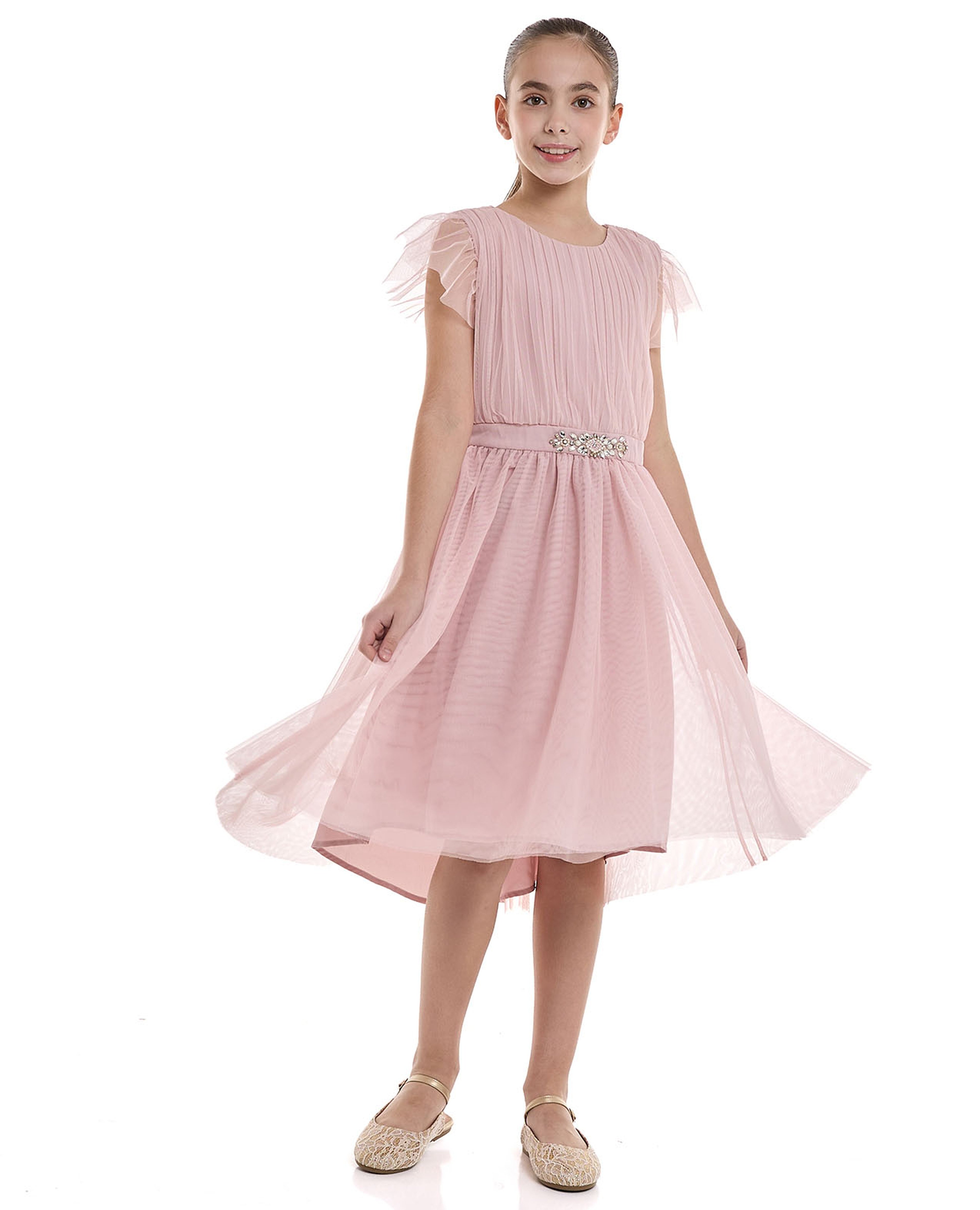 فستان بقصة واسعة وأكمام فراشة