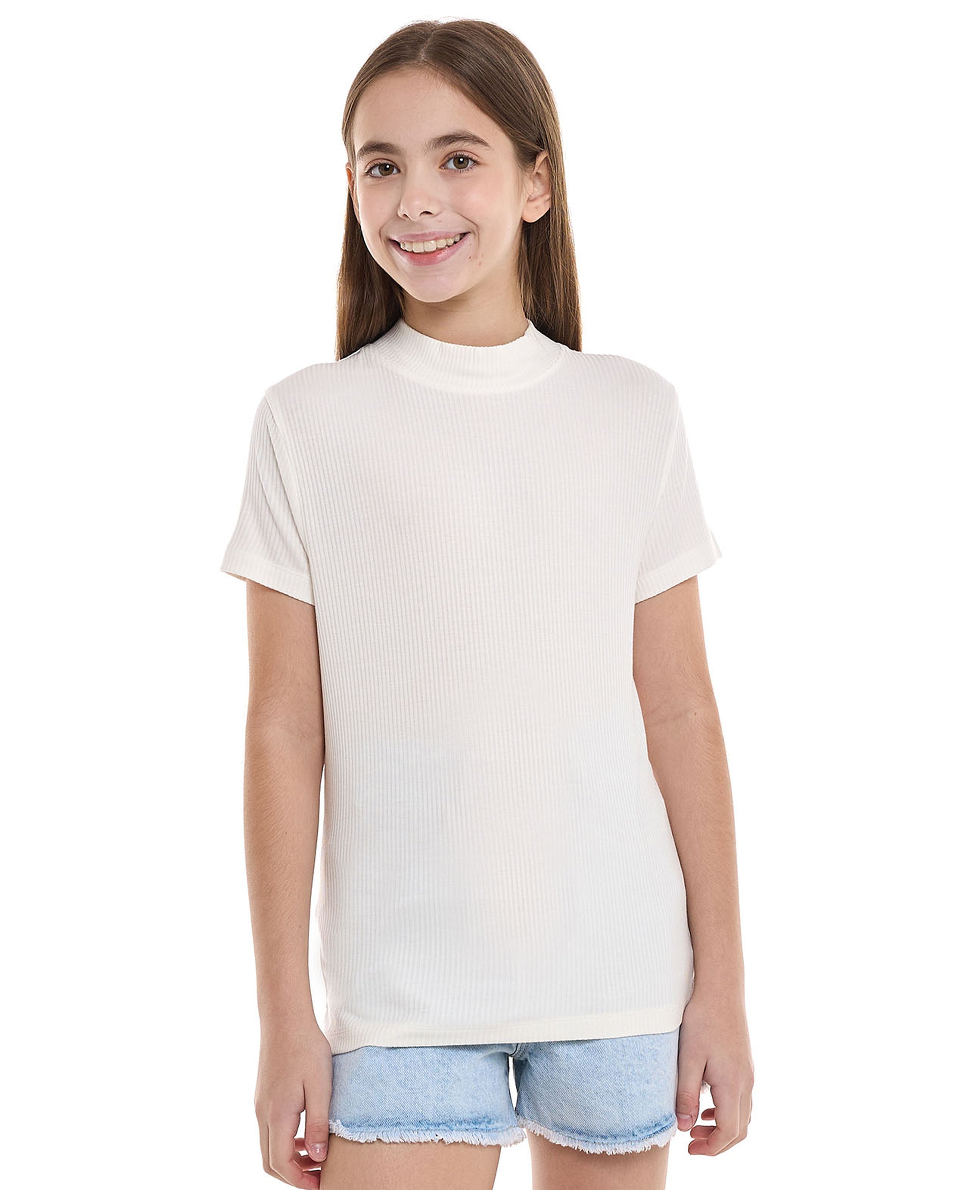 توب بياقة وهمية وأكمام قصيرة