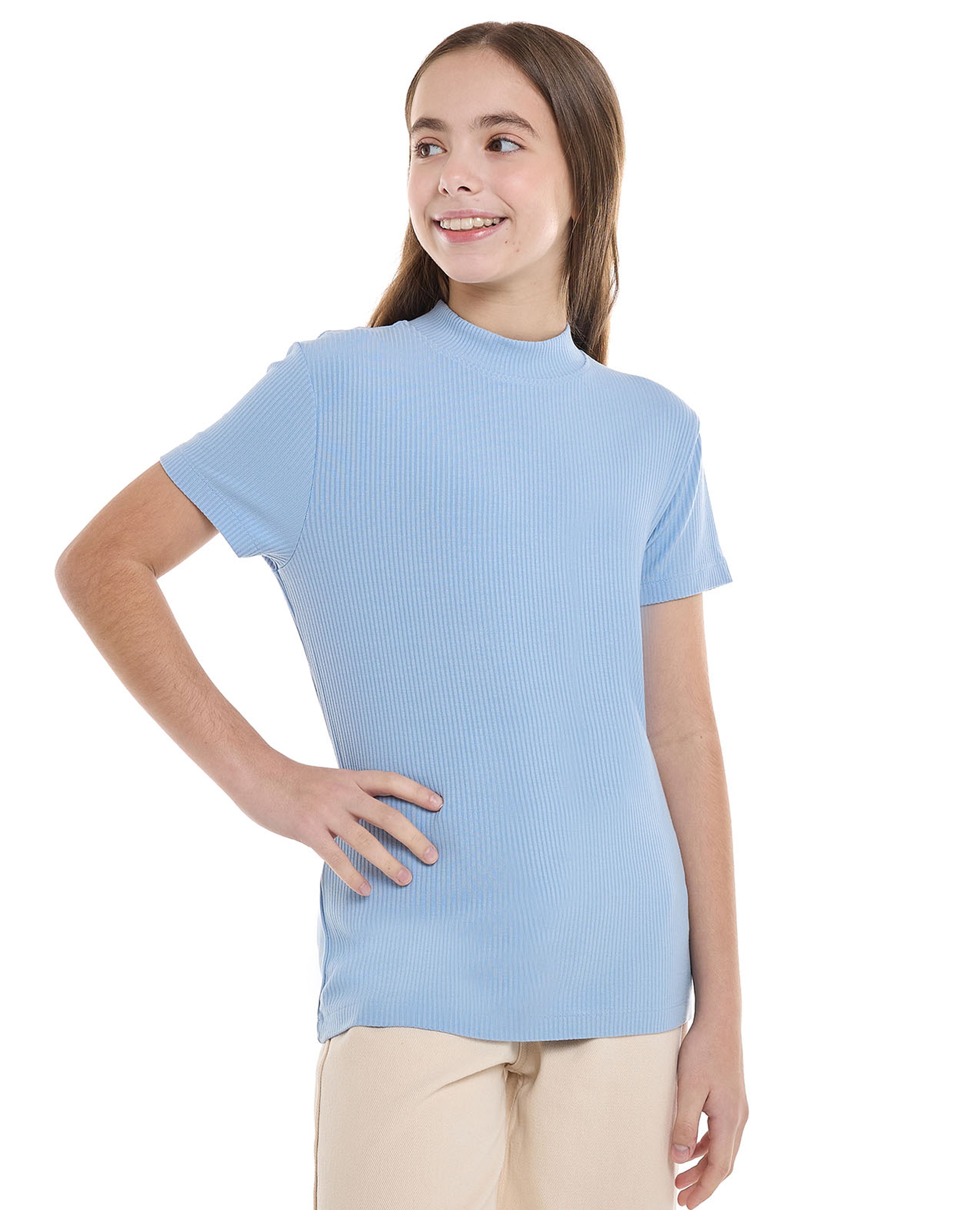 توب بياقة وهمية وأكمام قصيرة