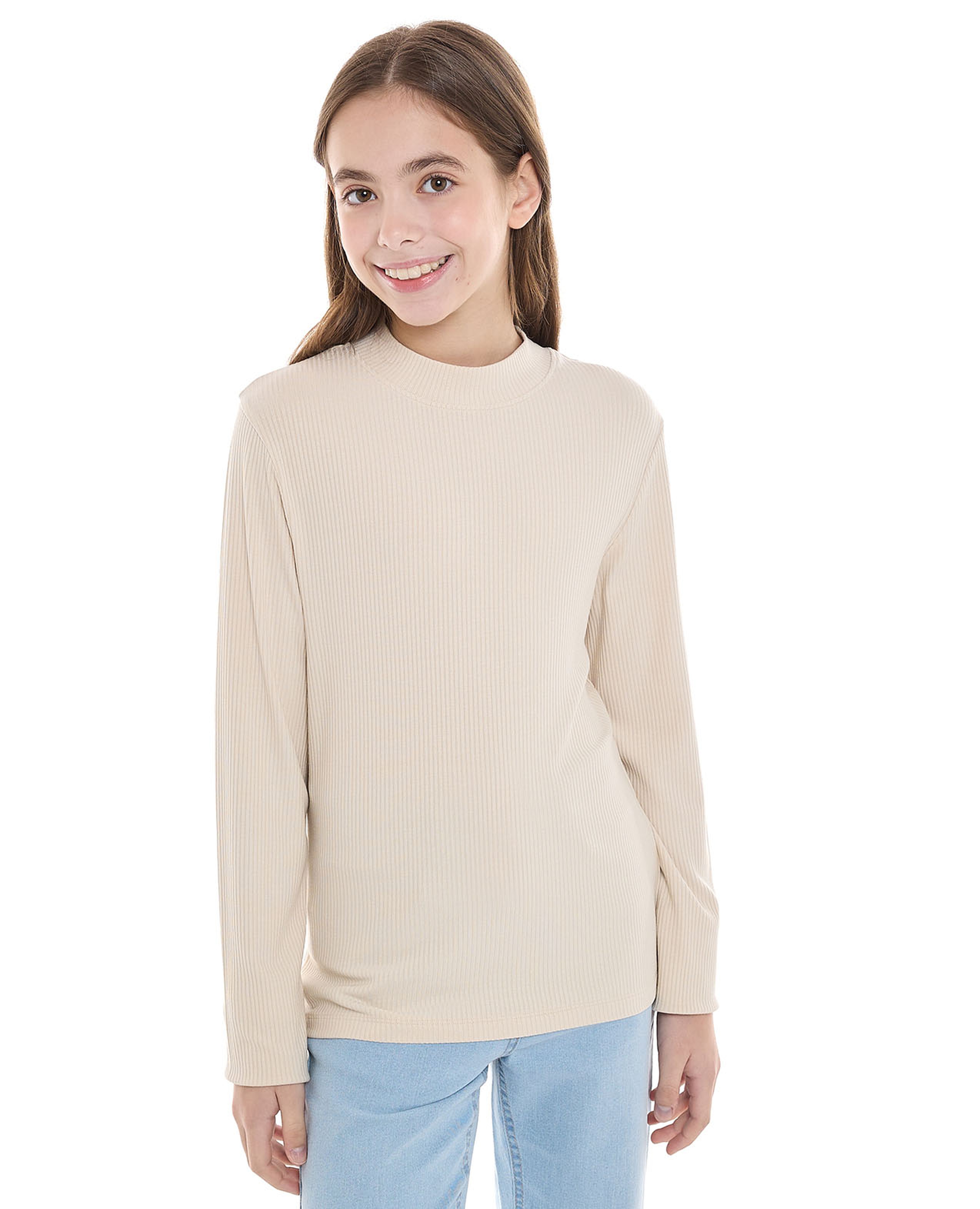 توب بياقة وهمية وأكمام طويلة