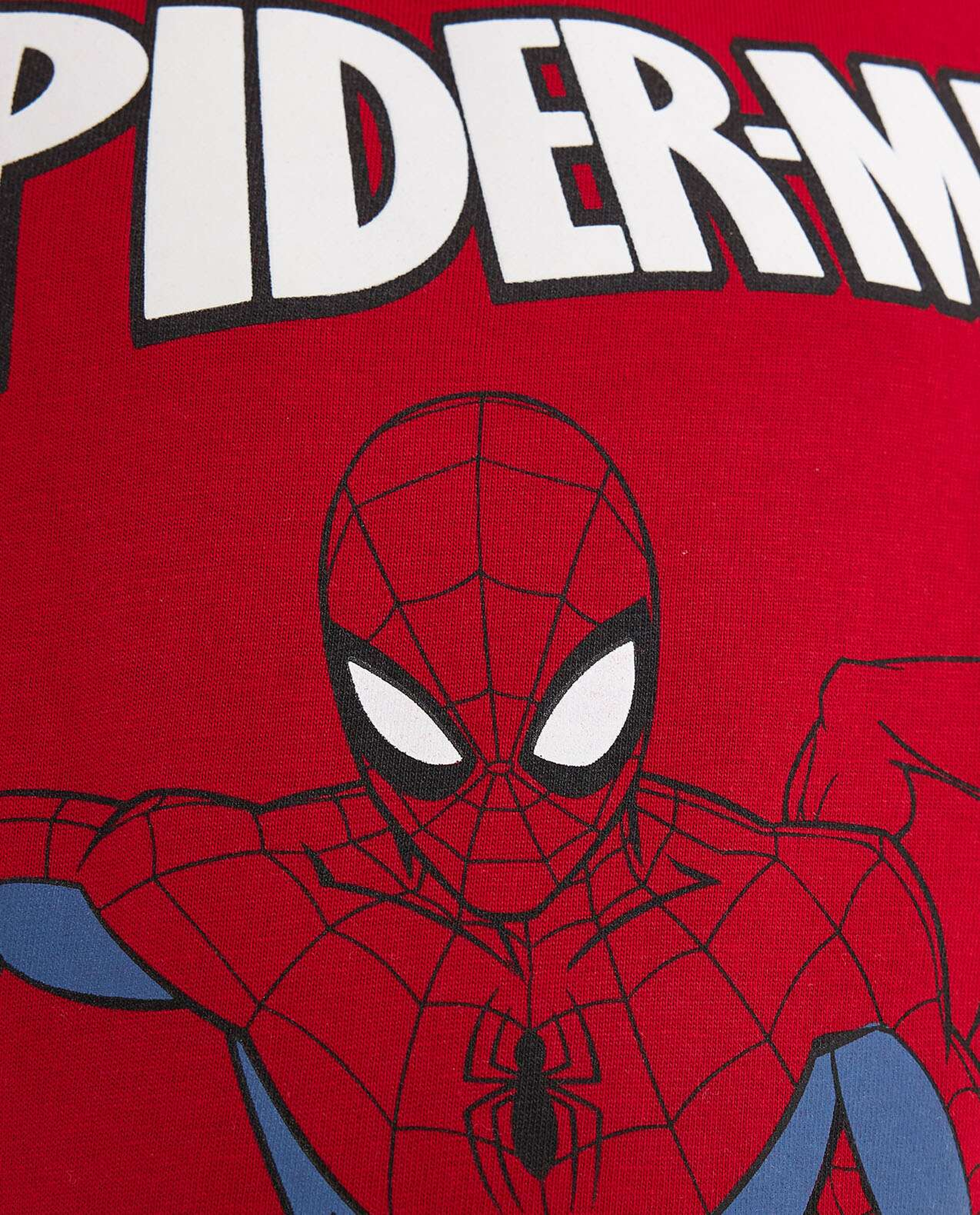 تيشيرت برقبة دائرية وأكمام قصيرة