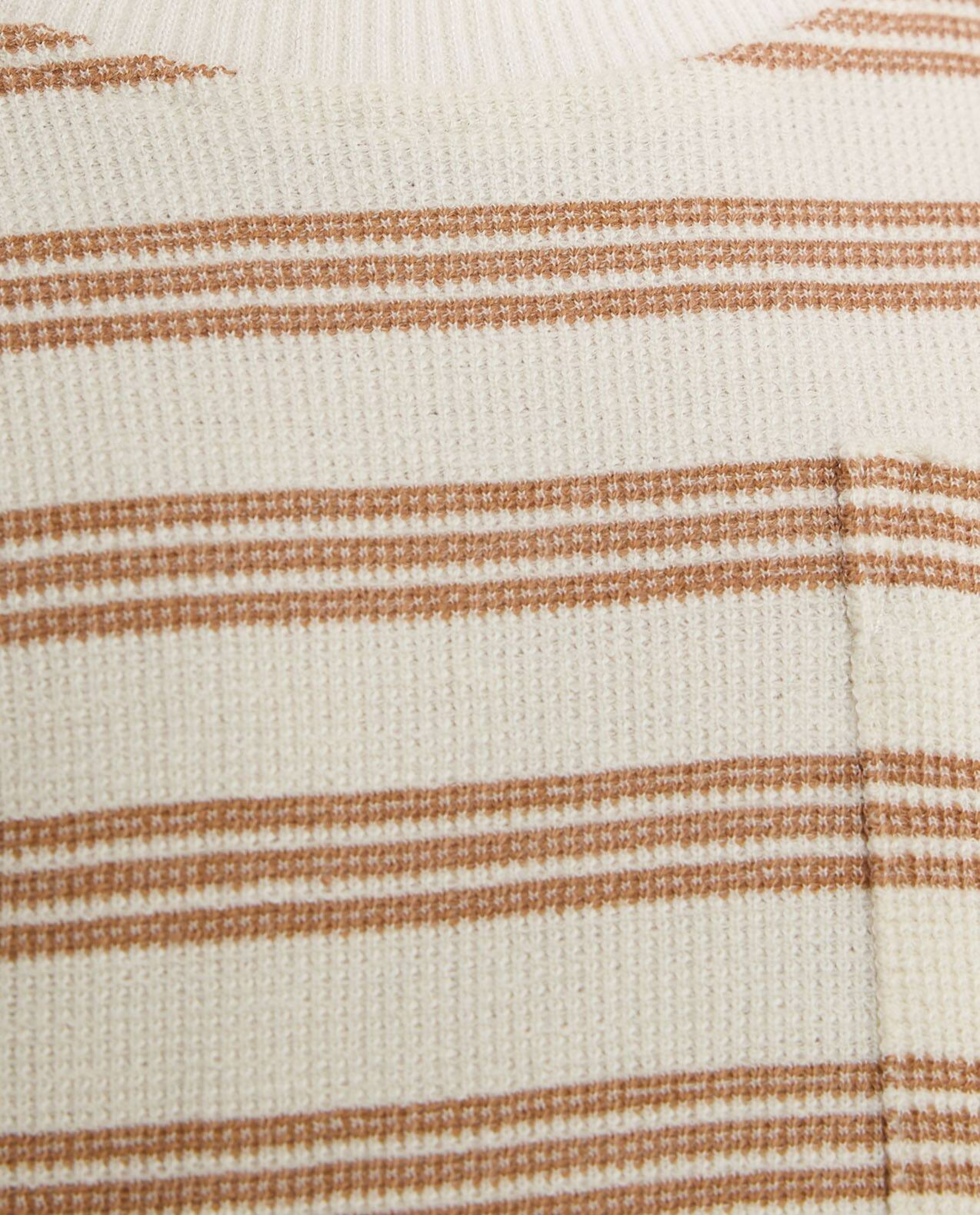 تيشيرت مخطط برقبة دائرية وأكمام قصيرة