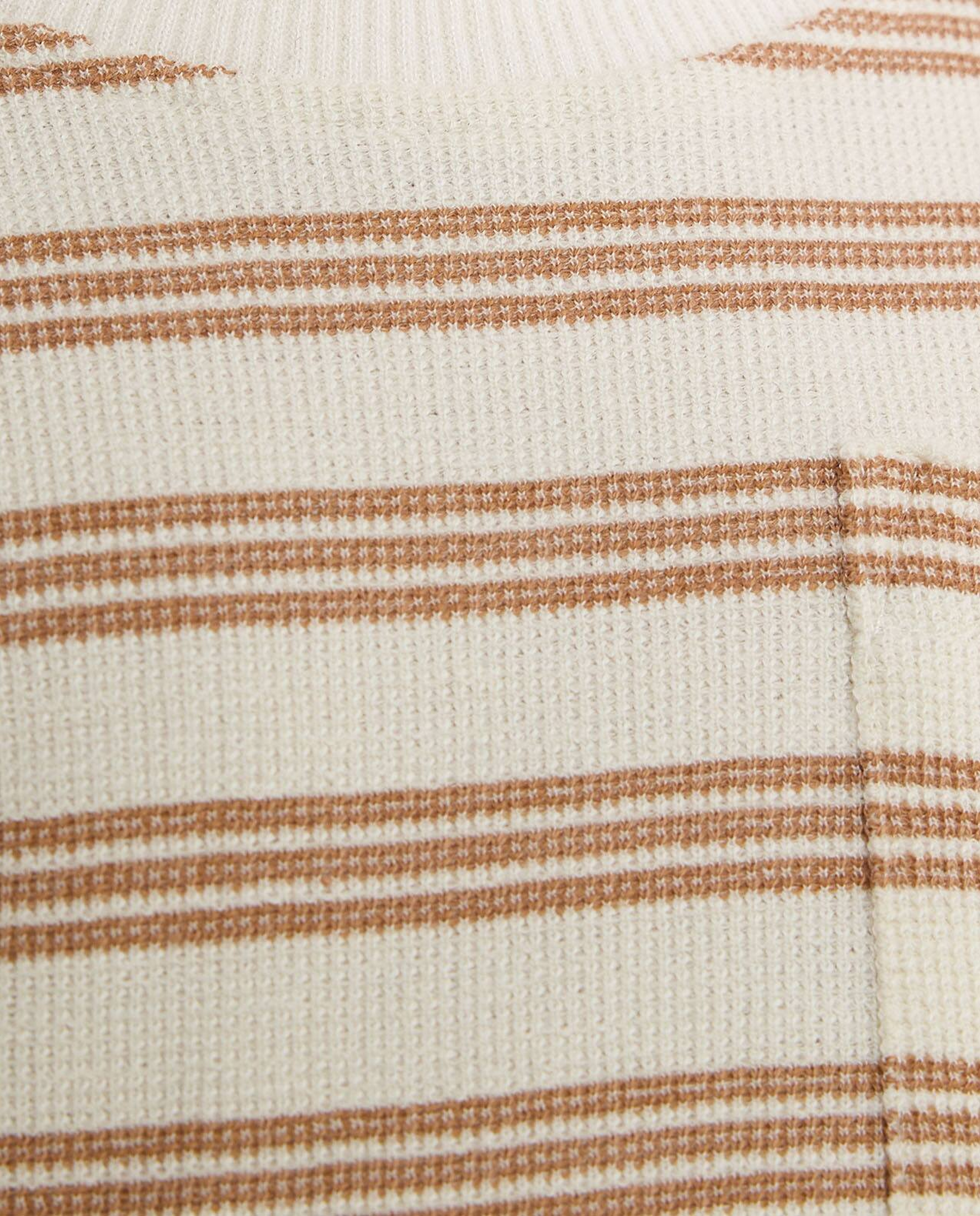 تيشيرت مخطط برقبة دائرية وأكمام قصيرة