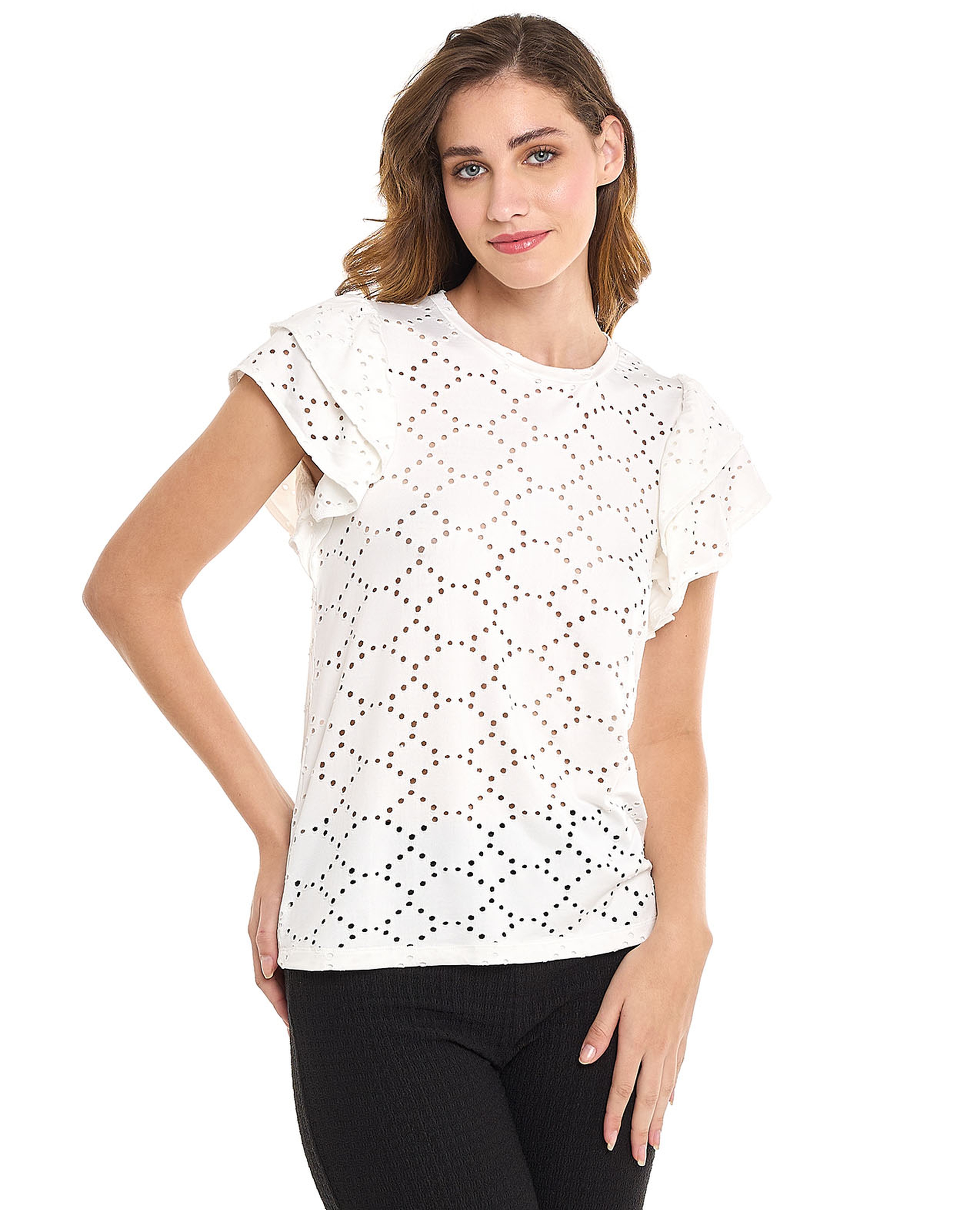 قميص بأكمام واسعة وياقة مستديرة