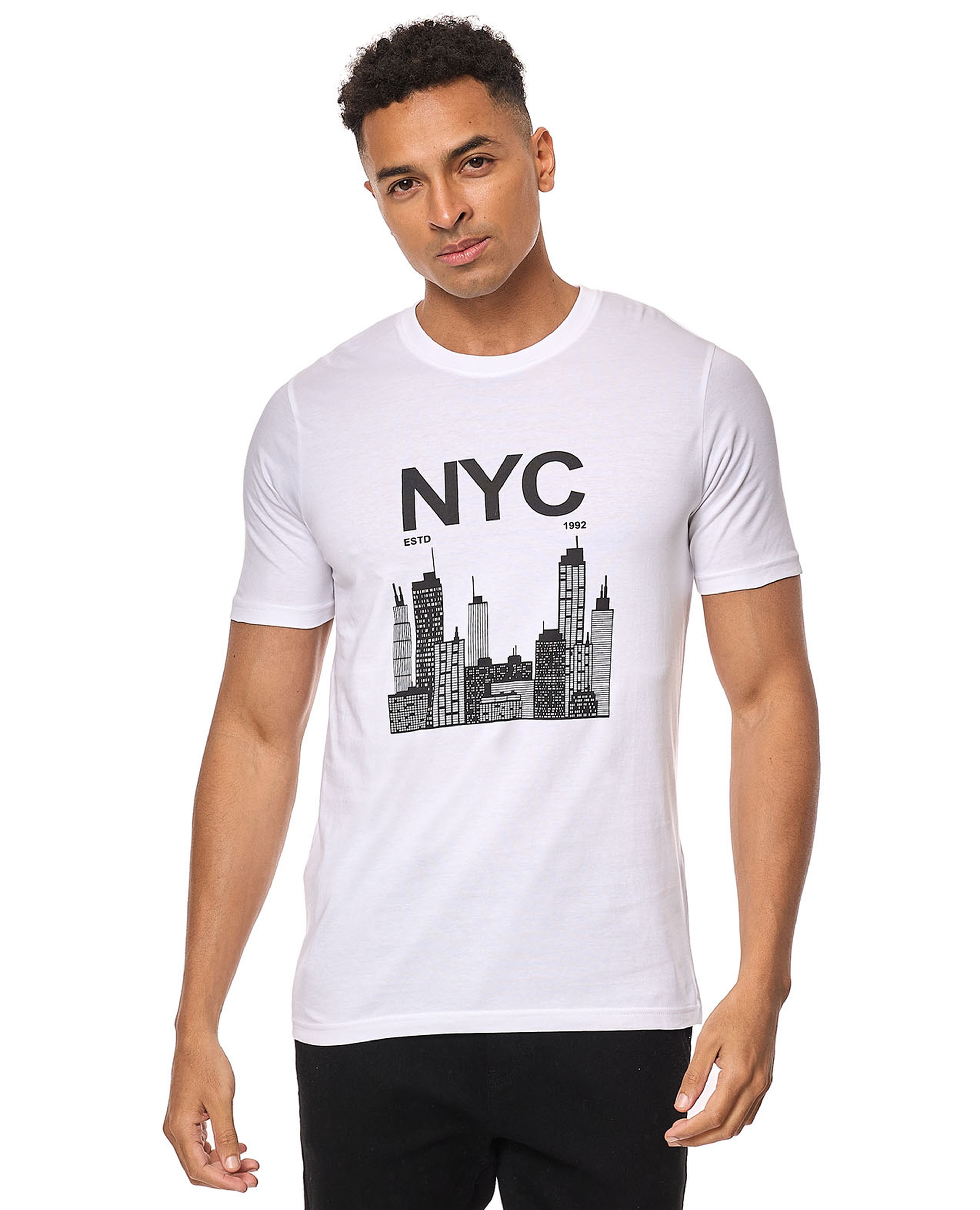 تيشيرت برقبة مستديرة وأكمام قصيرة