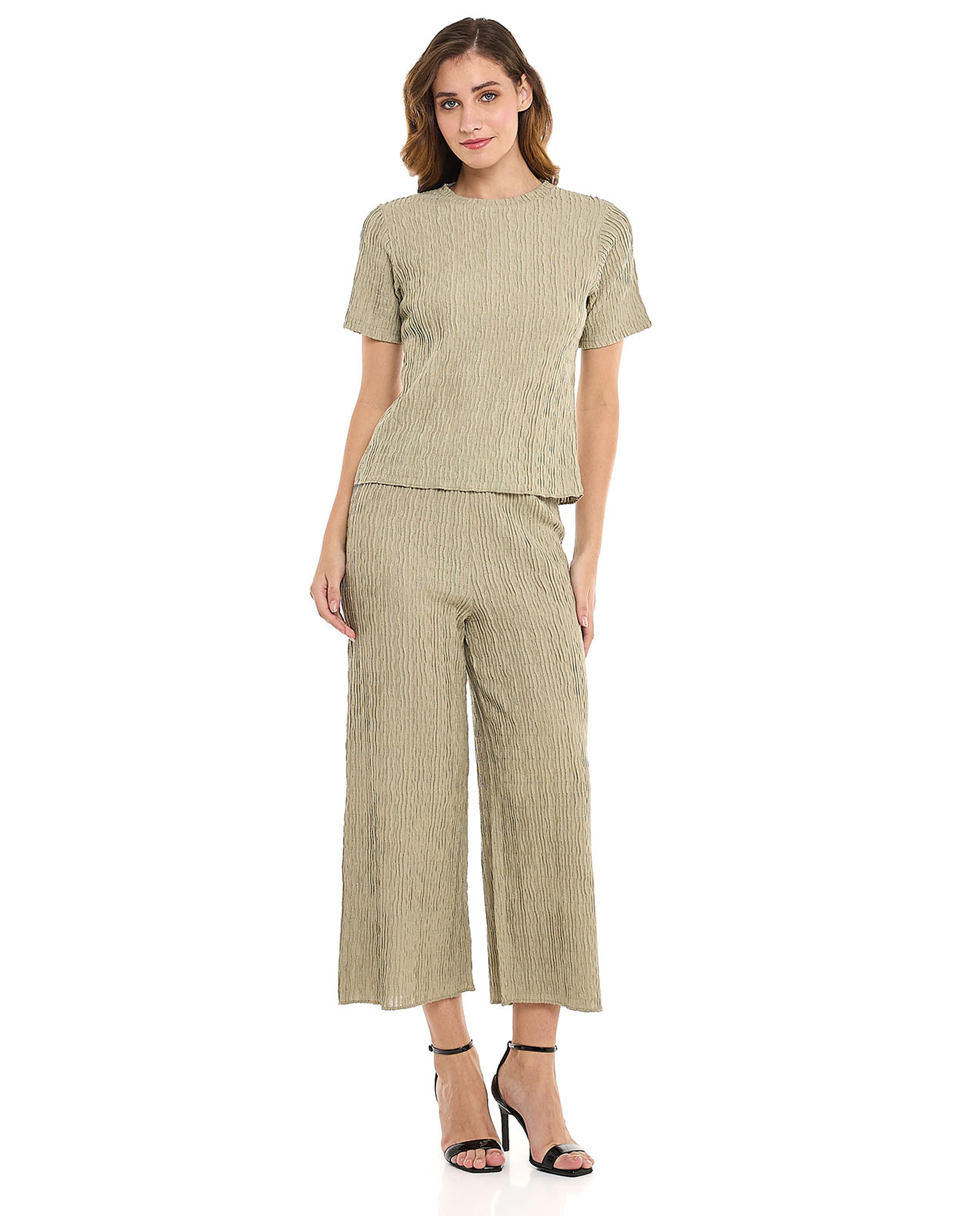 Textured Top with Round Neck and Short Sleeves