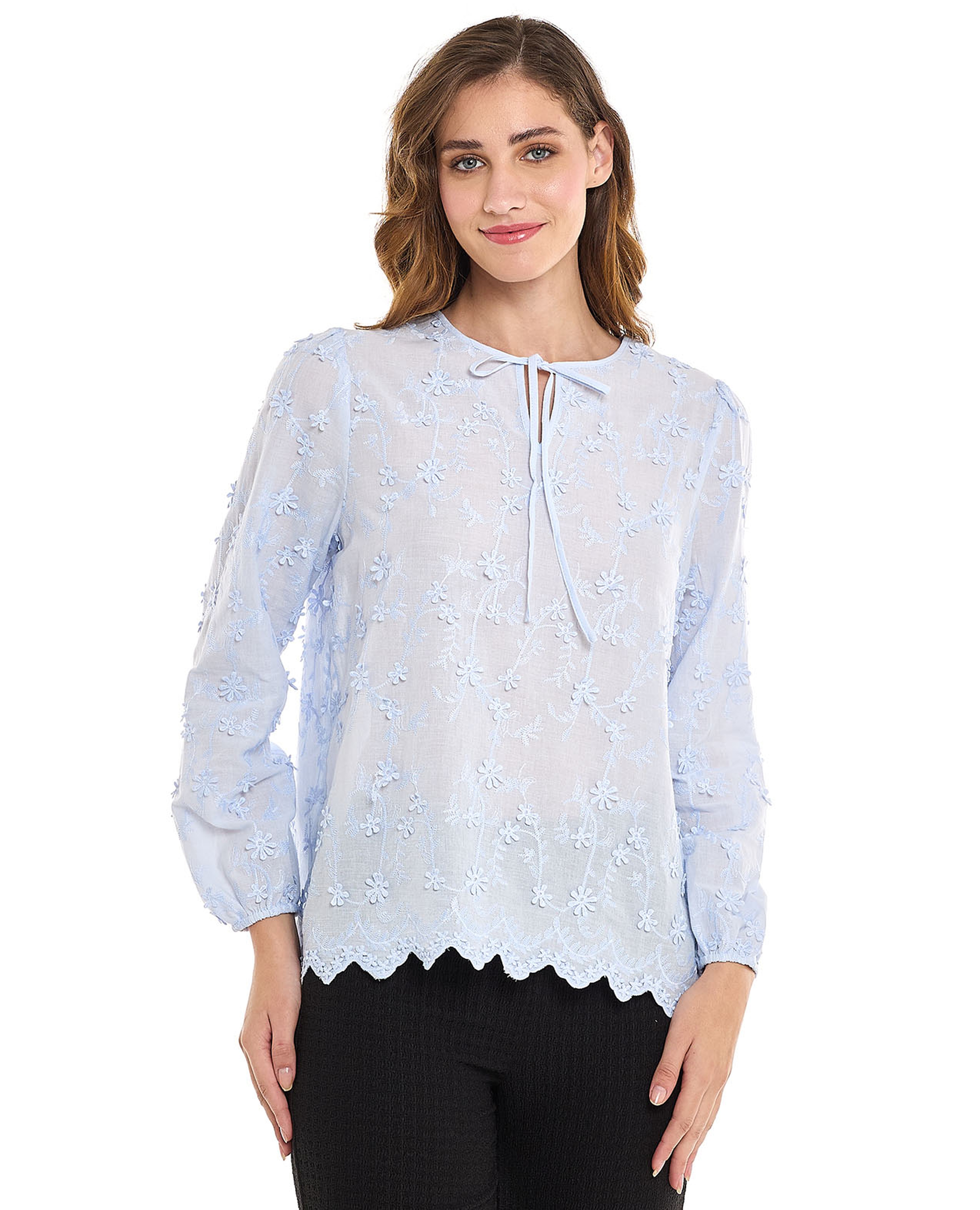 توب بأكمام طويلة وياقة بربطة