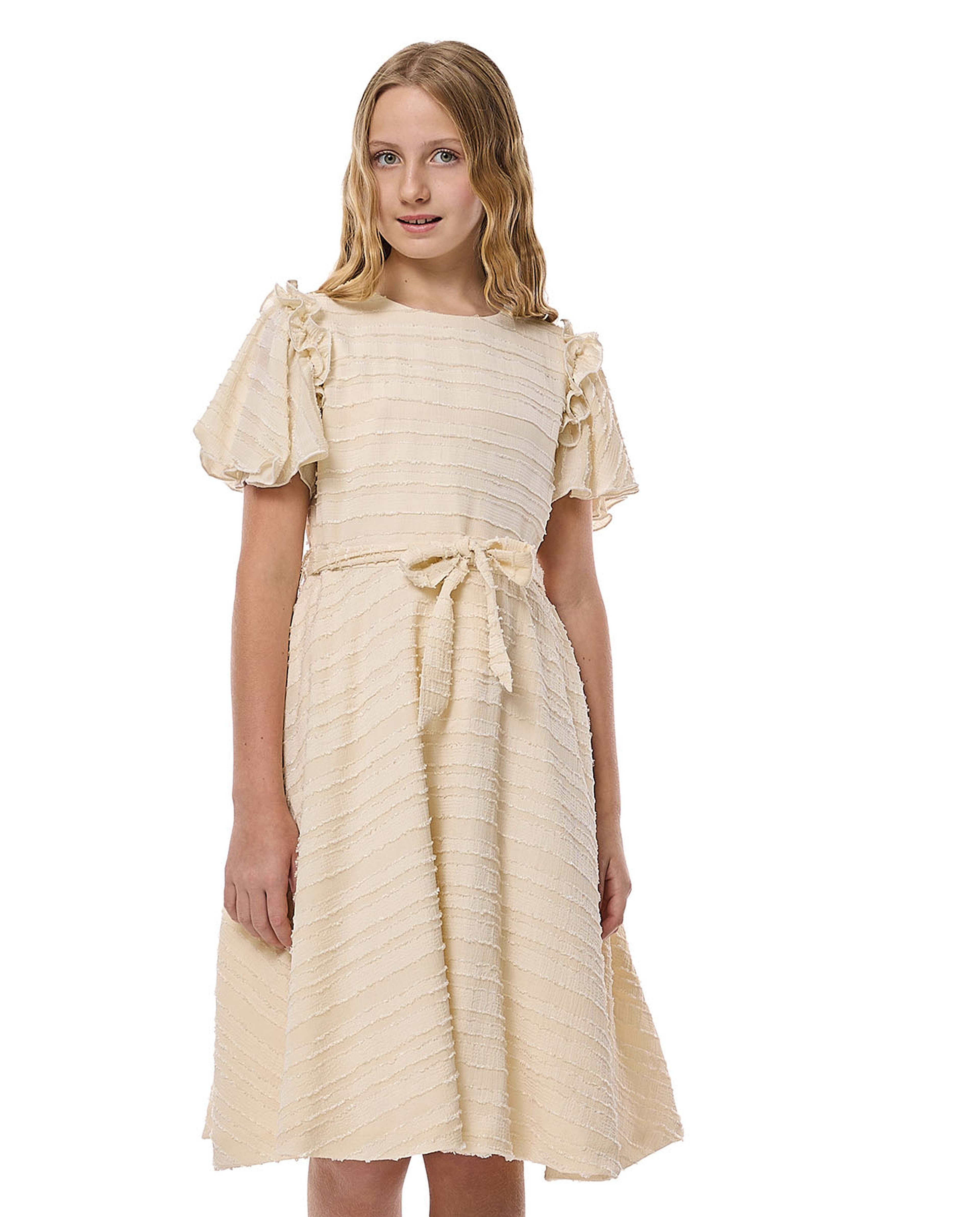 فستان واسع بياقة مستديرة وأكمام واسعة