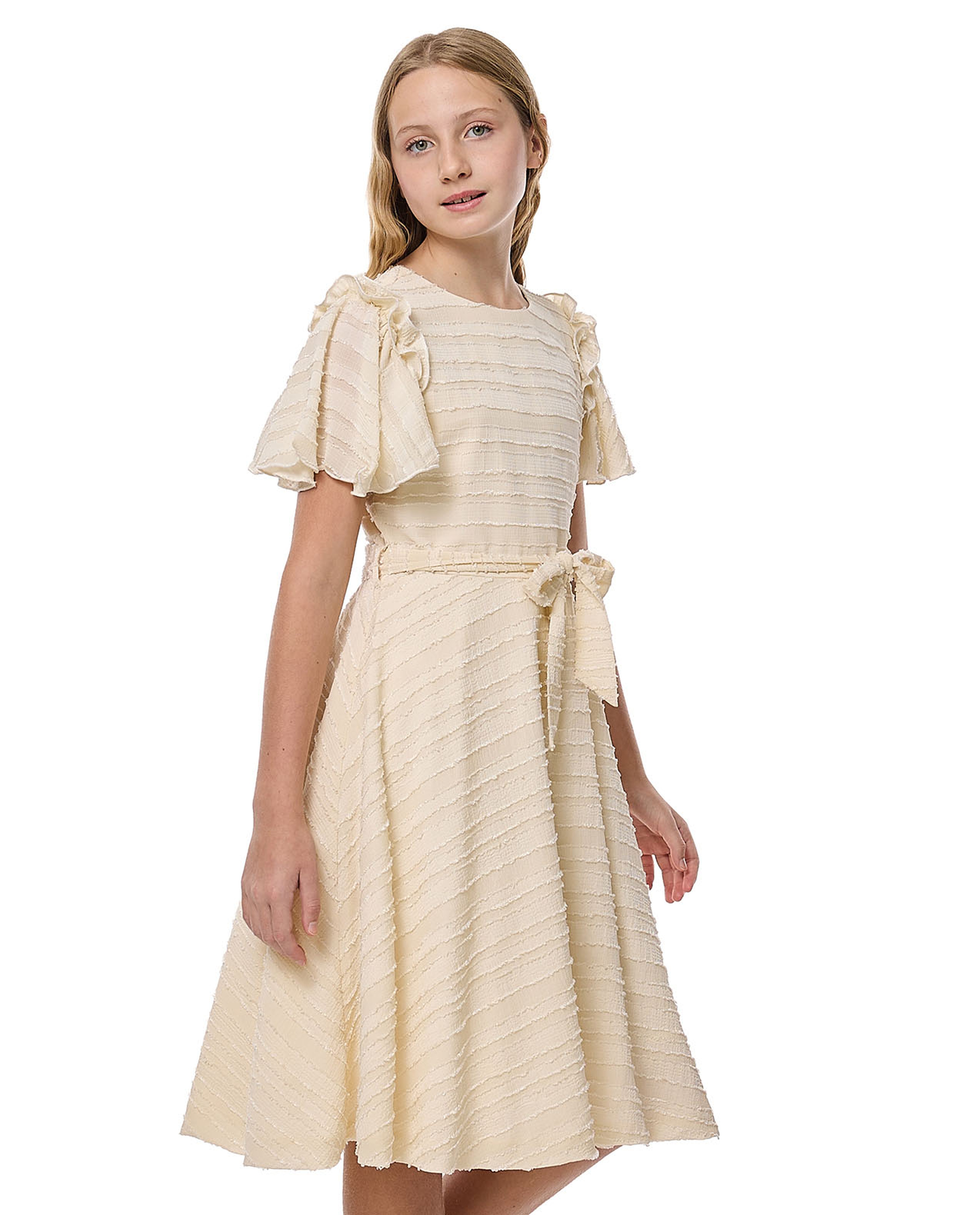 فستان واسع بياقة مستديرة وأكمام واسعة