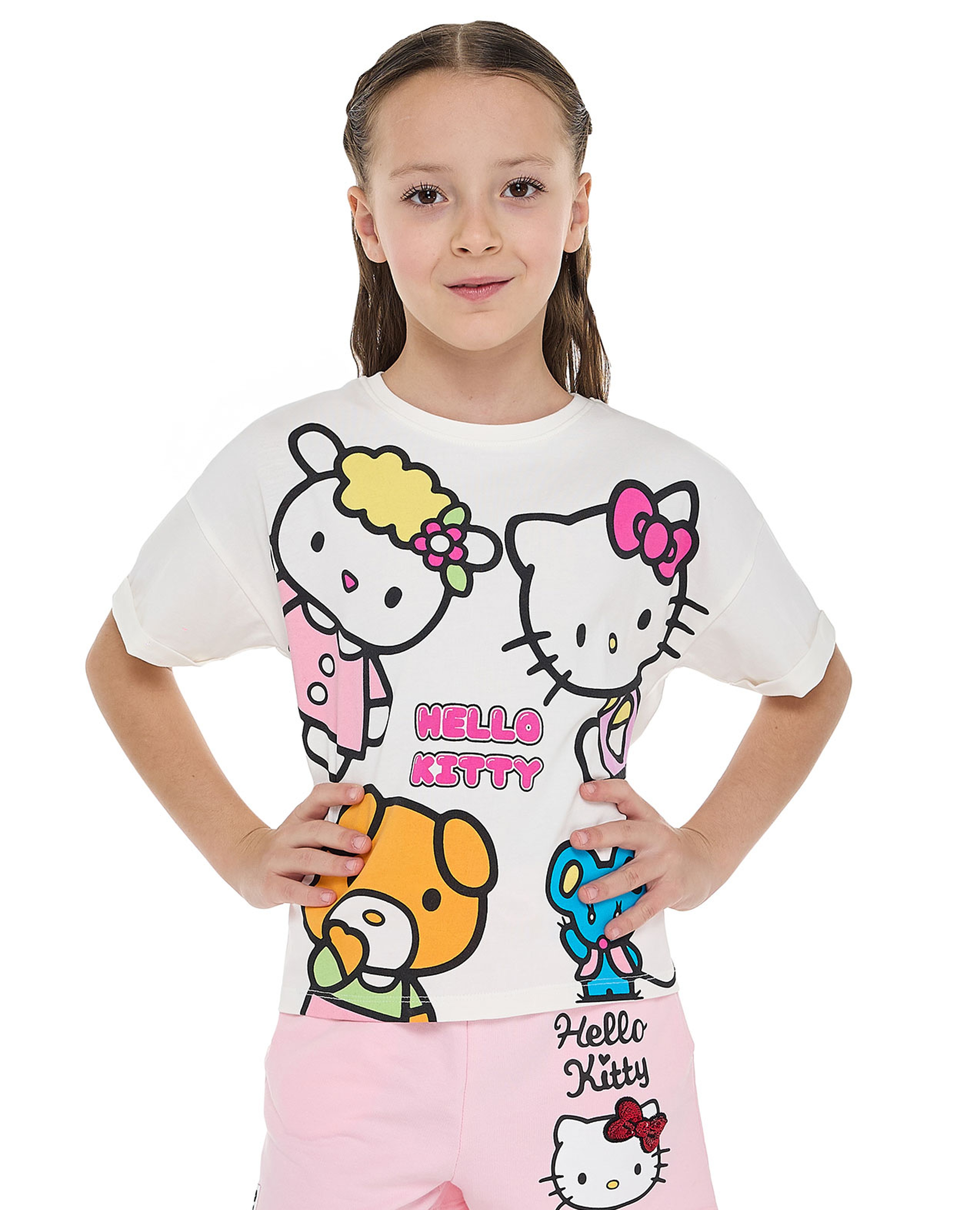 تيشيرت بأكمام قصيرة ورقبة مستديرة