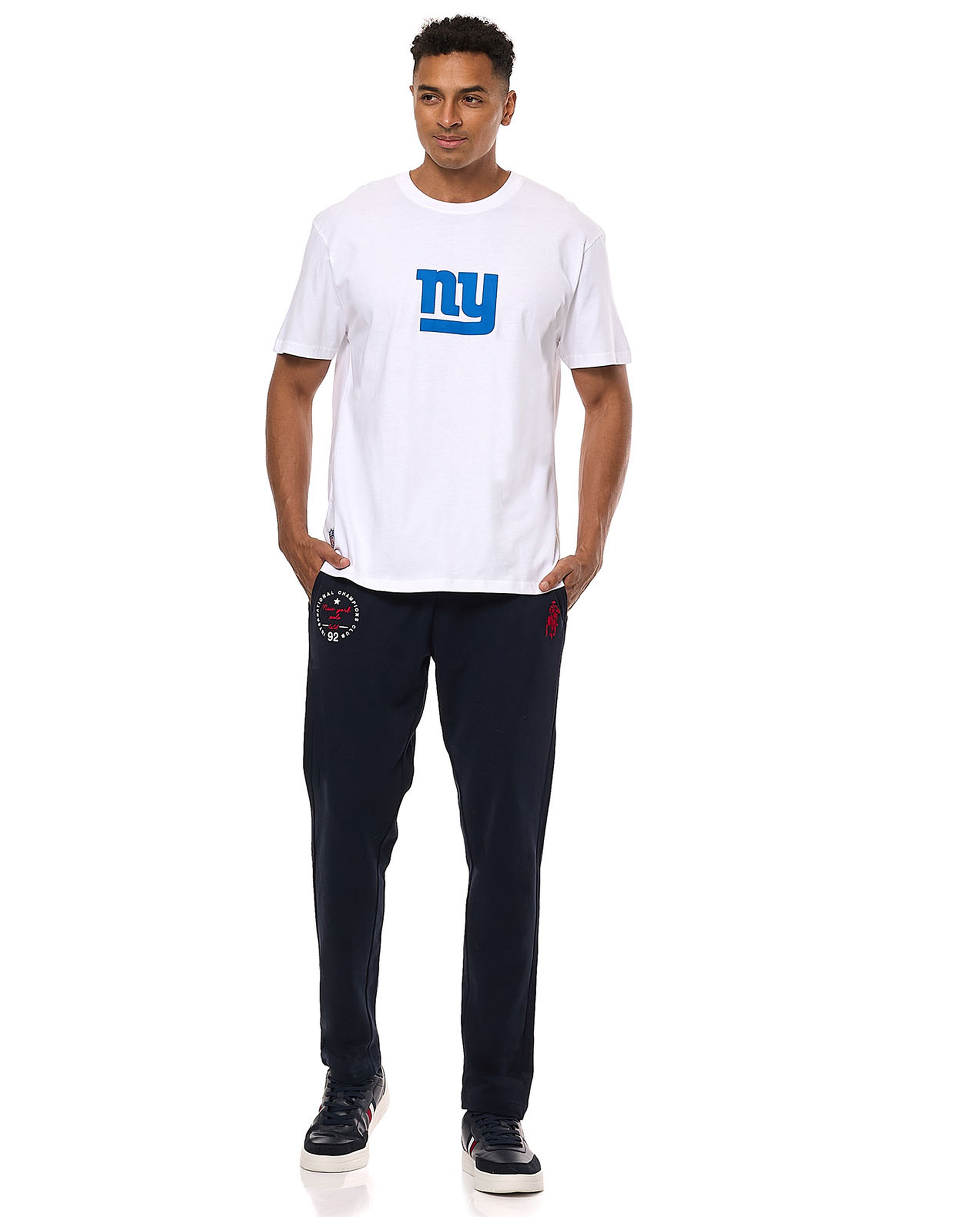 تيشيرت بأكمام قصيرة ورقبة مستديرة