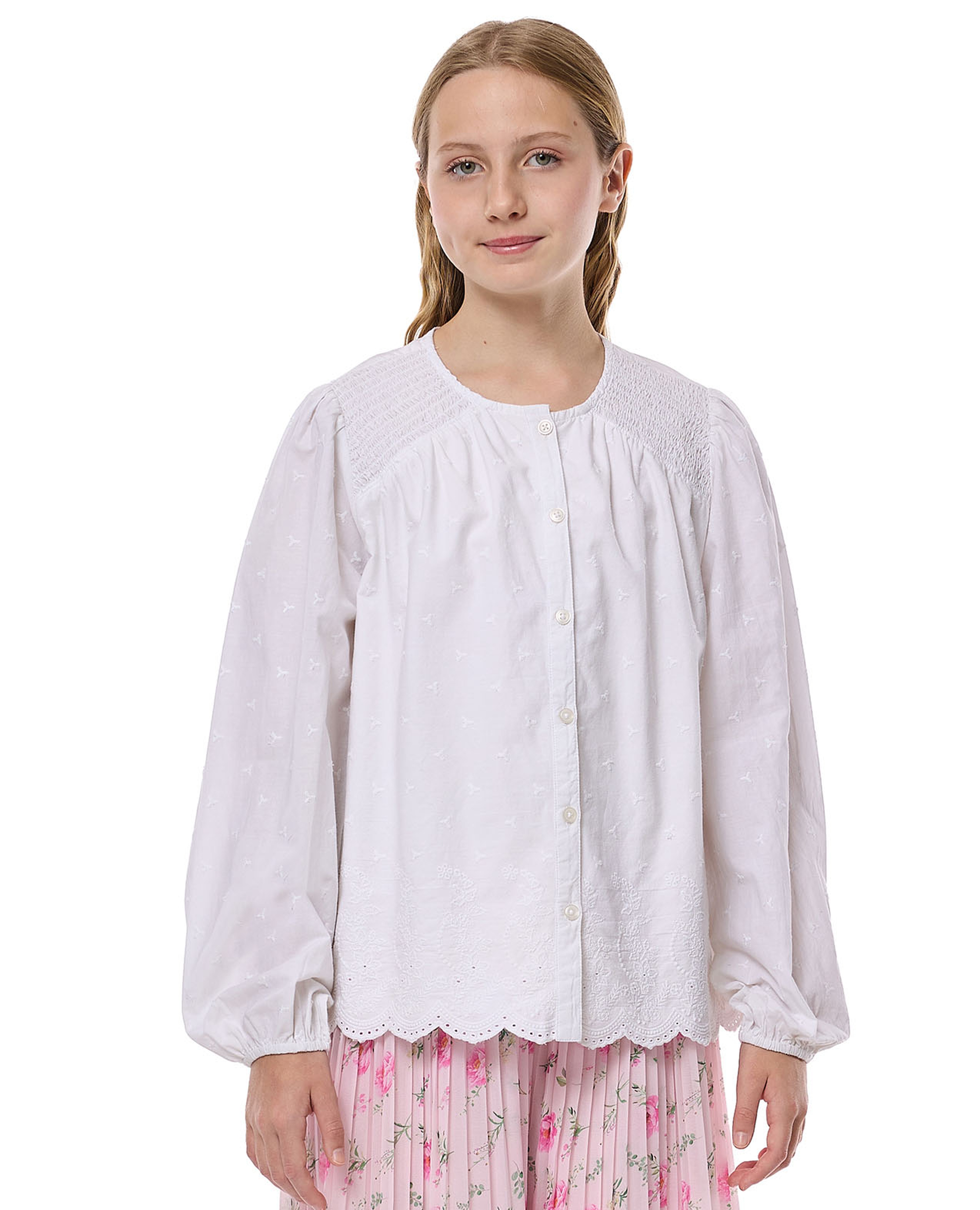 توب سادة بأكمام طويلة وبرقبة مستديرة