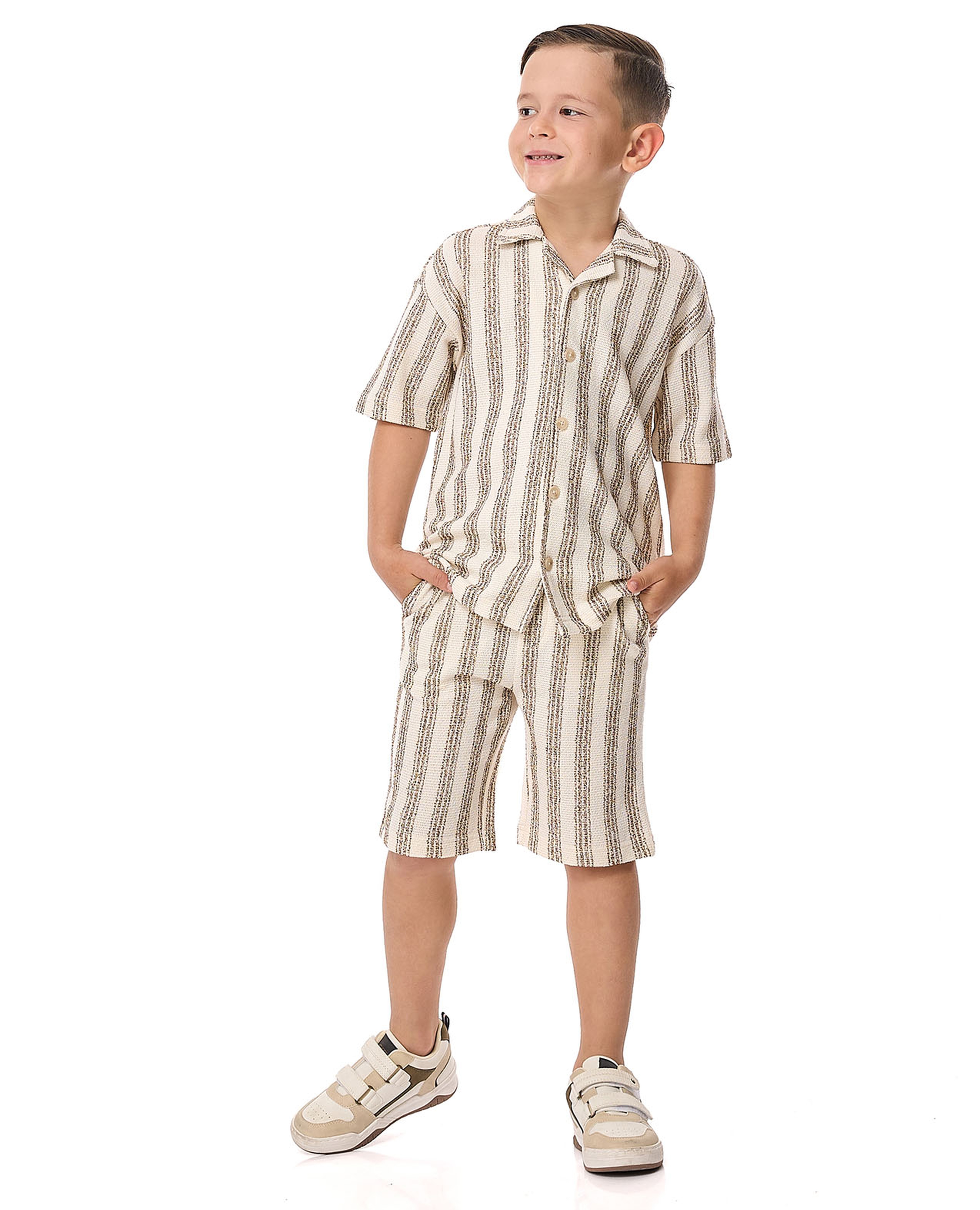 طقم ملابس مخطط