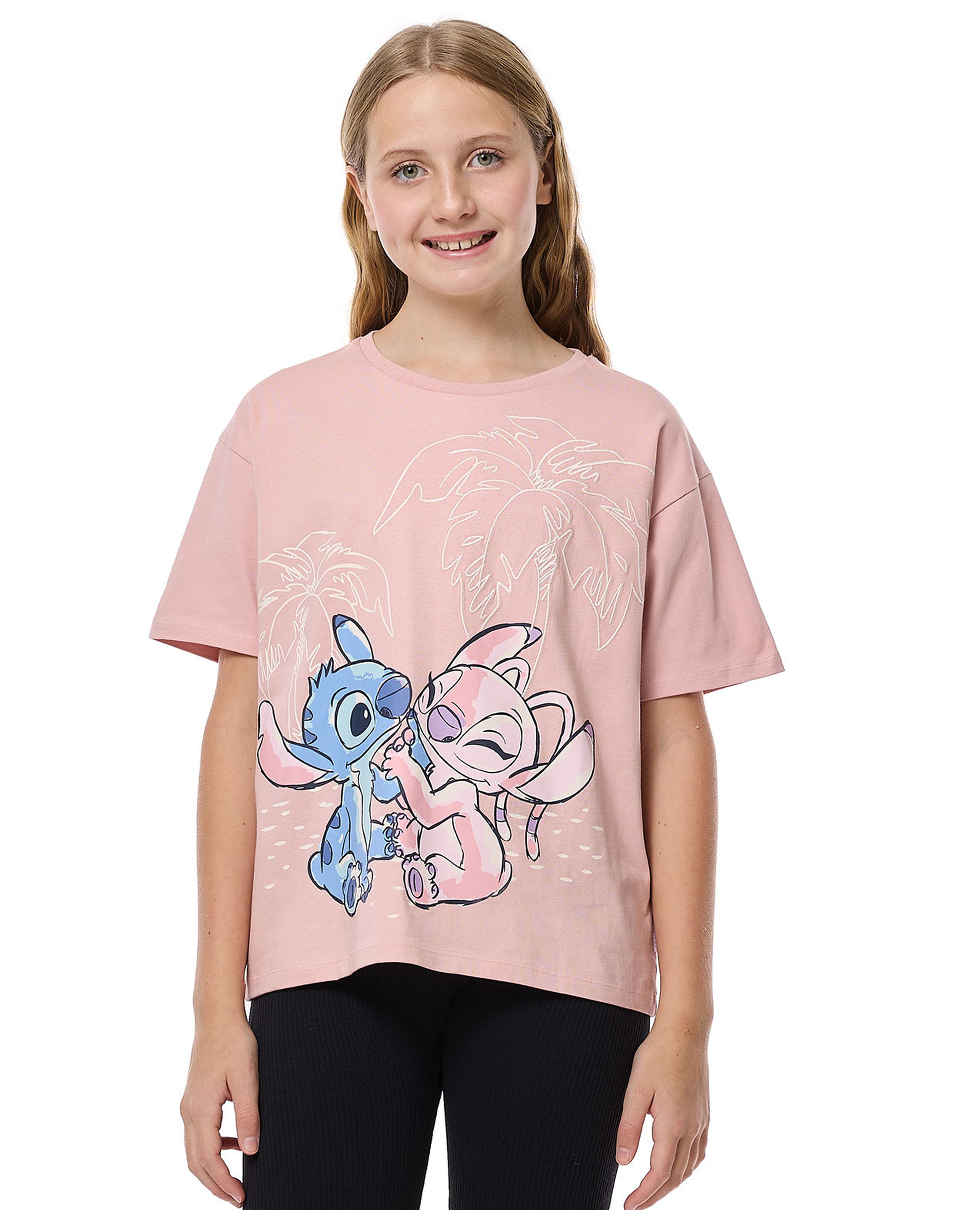 تيشيرت بأكمام قصيرة ورقبة مستديرة