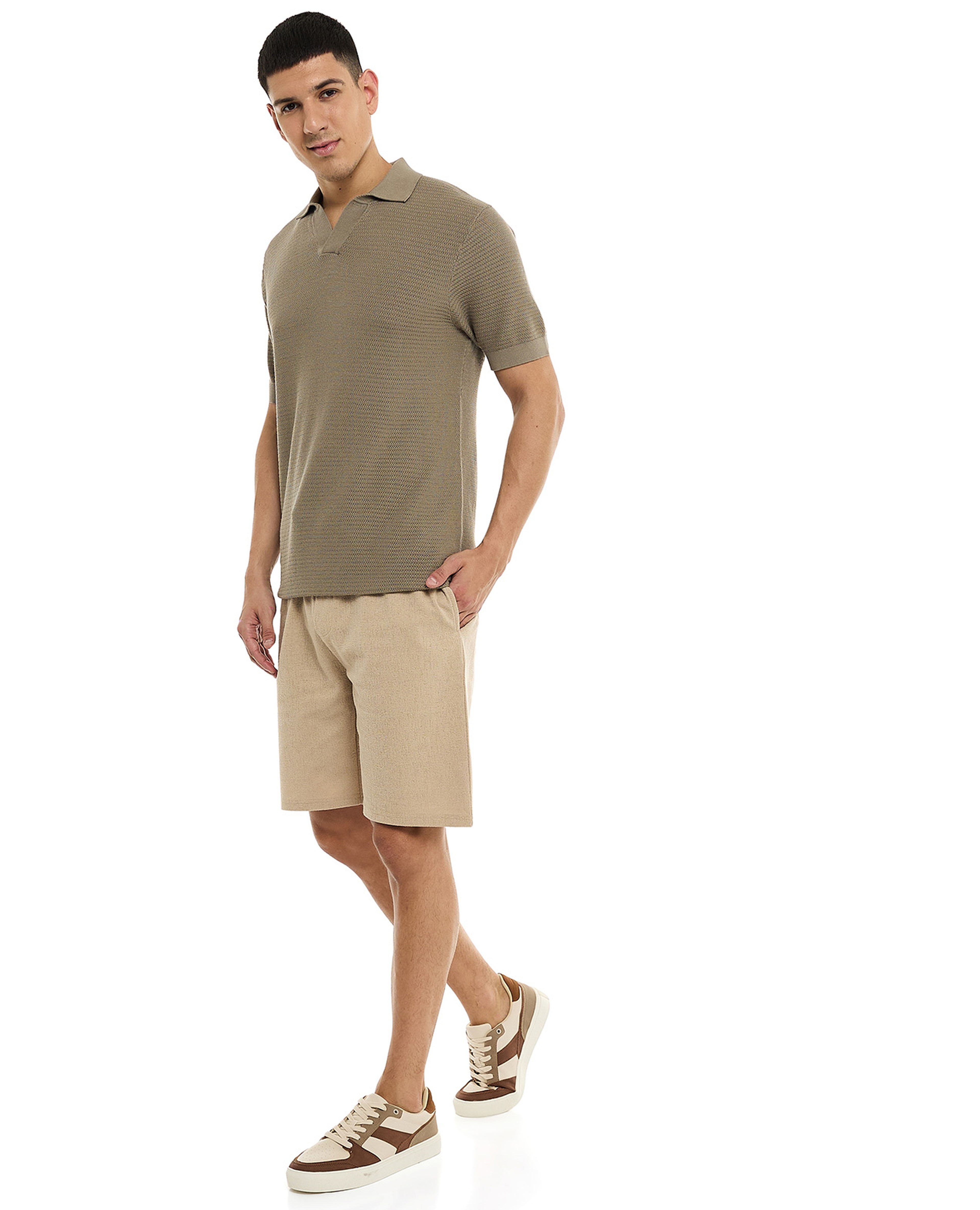 شورت برباط على الخصر