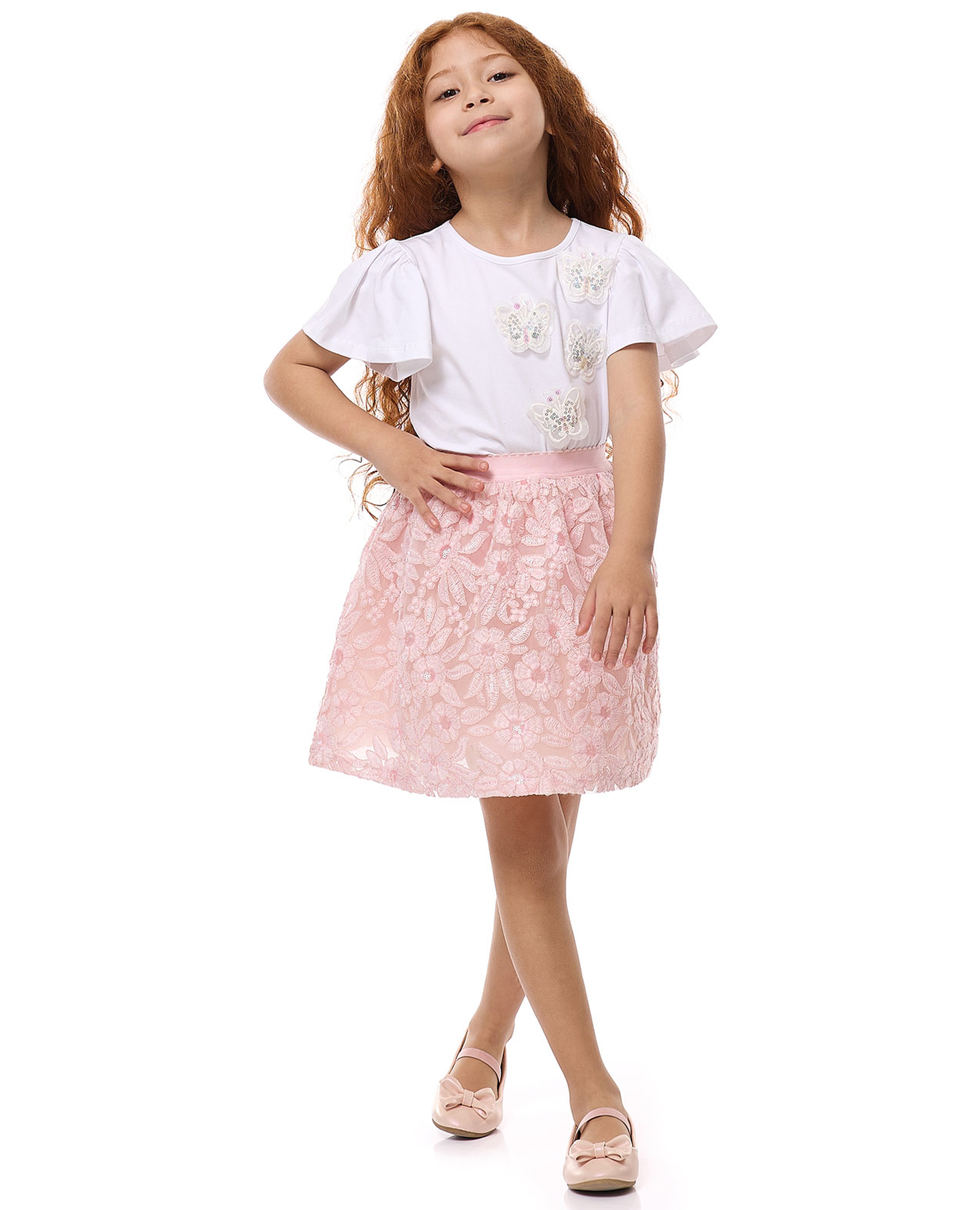 طقم توب بتفاصيل أبليك وتنورة دانتيل