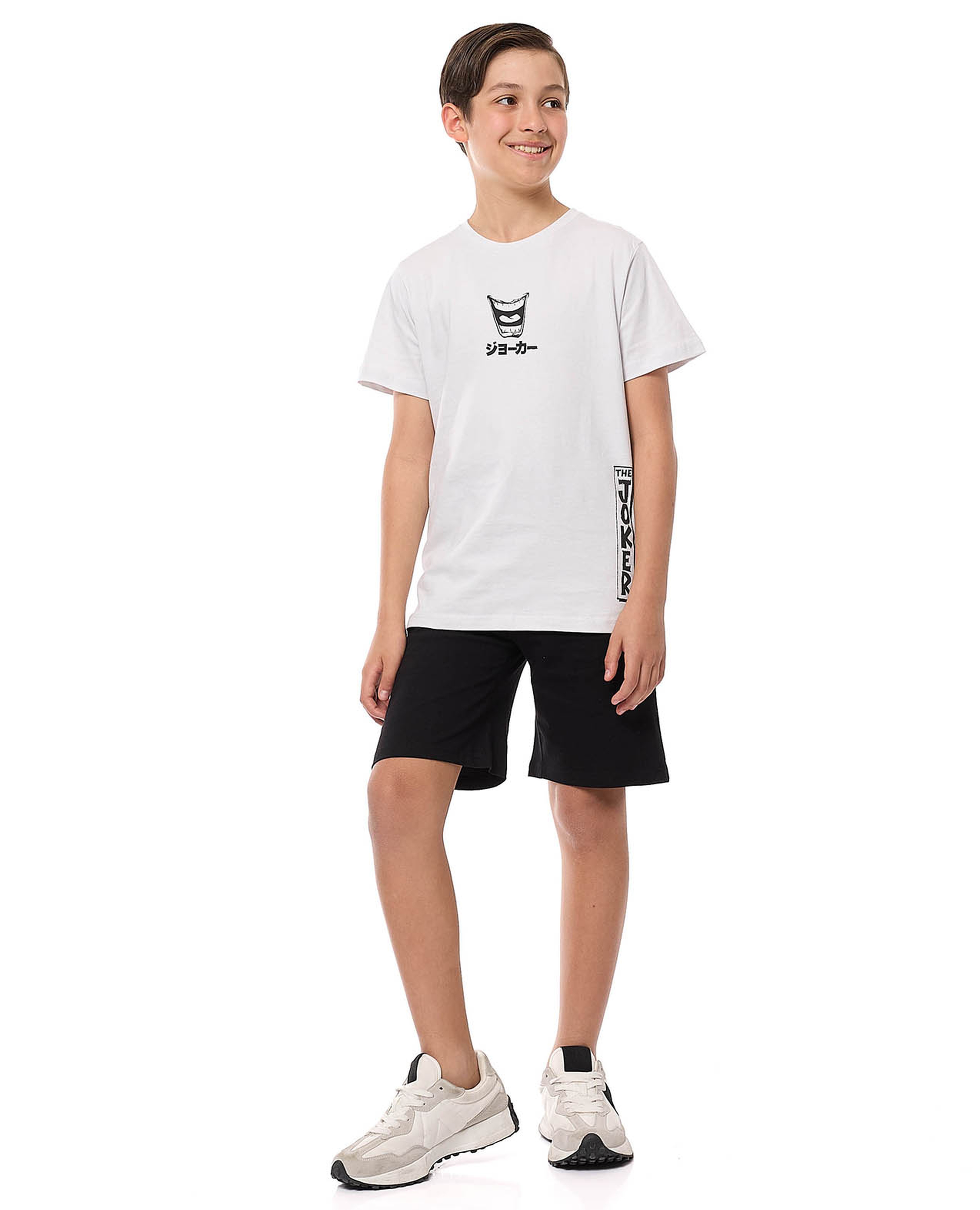 تيشيرت مطبوع بياقة مستديرة وأكمام قصيرة