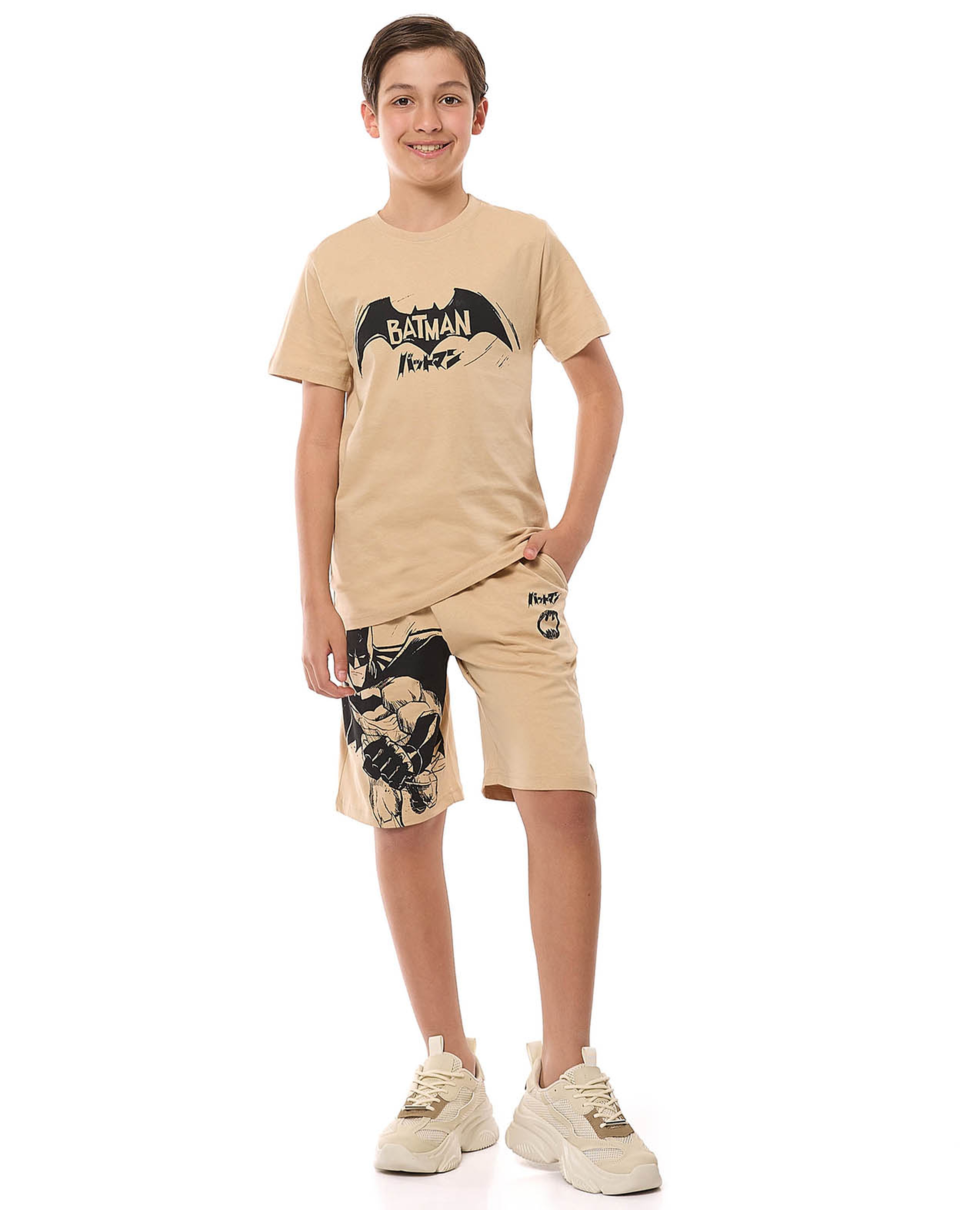 تيشيرت بطبعة باتمان بياقة مستديرة وأكمام قصيرة