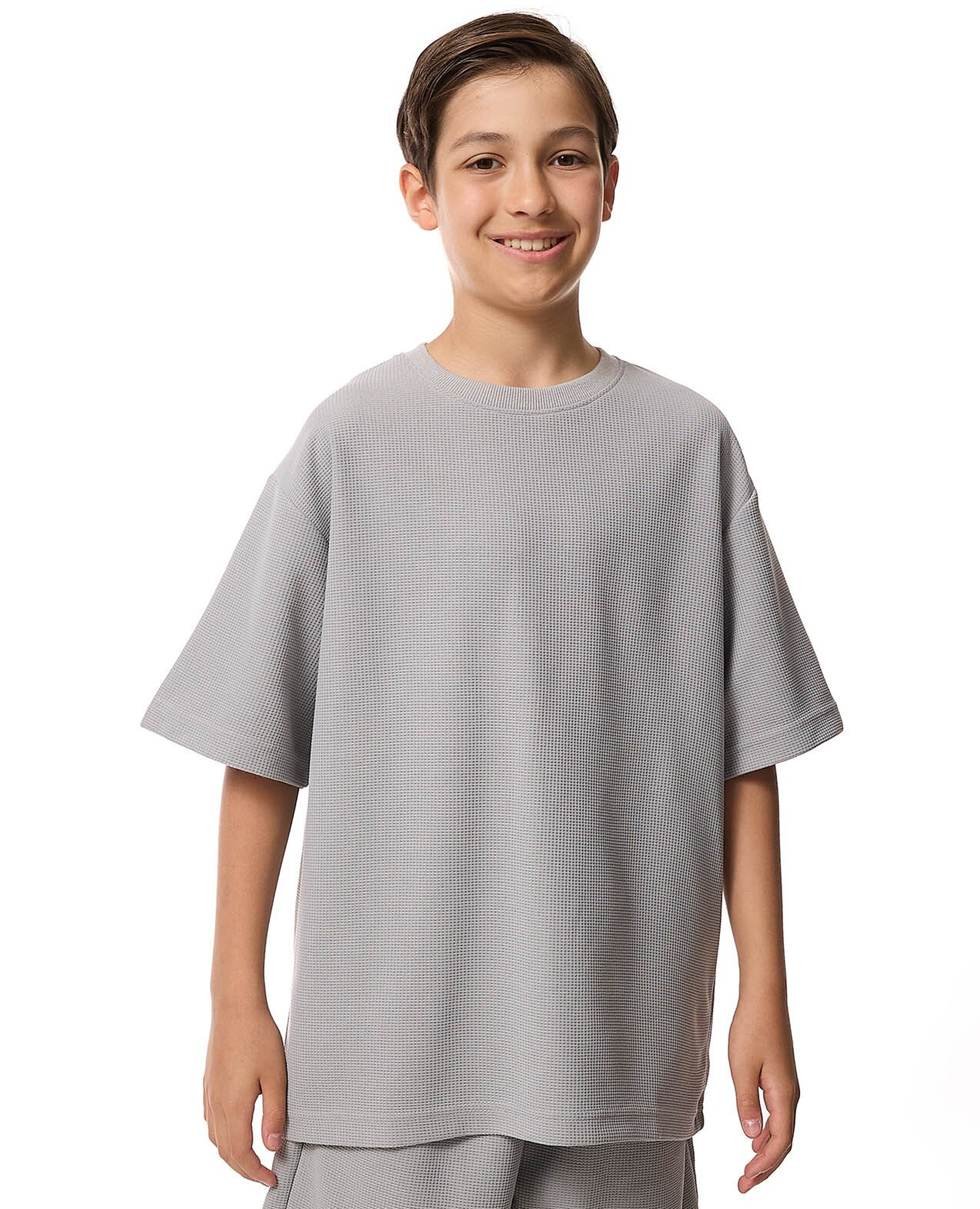 تيشيرت واسع منسوج بياقة مستديرة وأكمام قصيرة